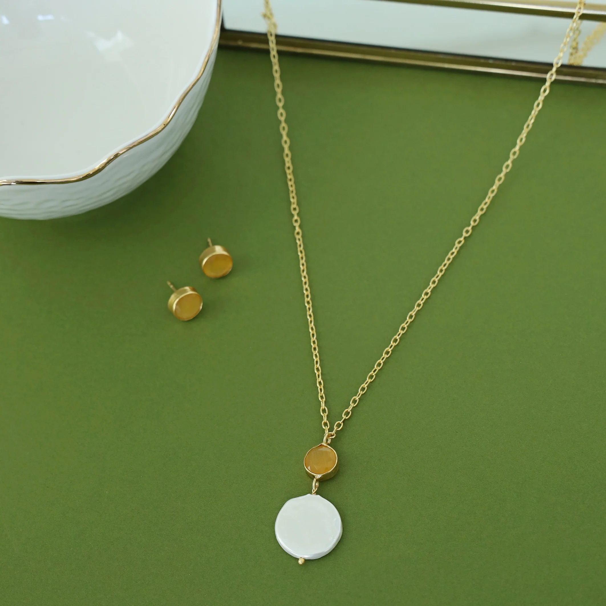 Arna Golden Glossy Baroque Neckpiece With Stud - Image 3