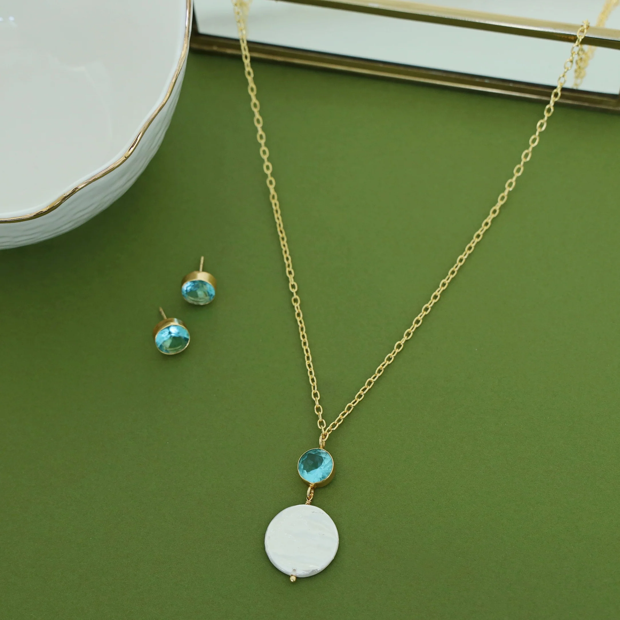 Arna Golden Glossy Baroque Neckpiece With Stud - Image 5