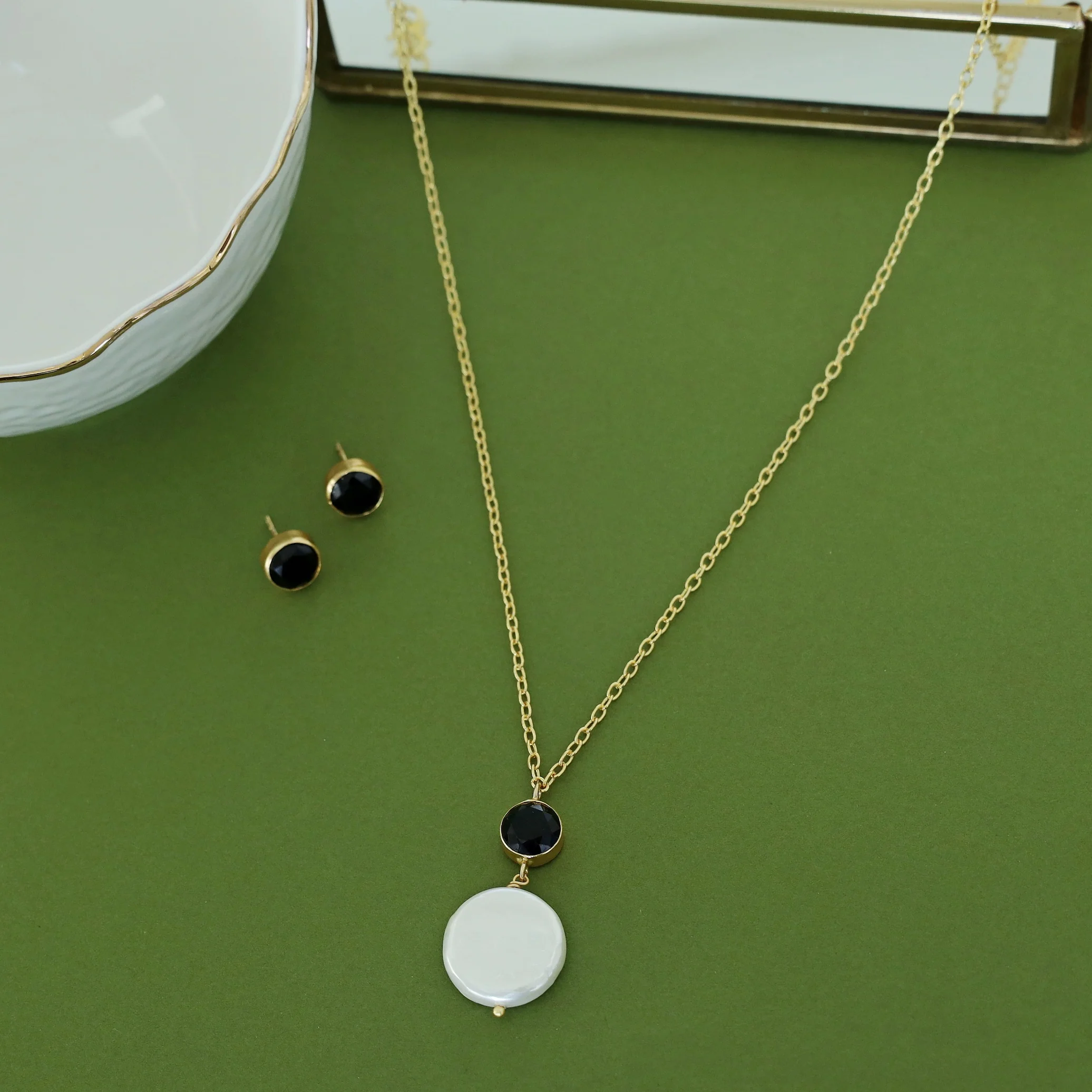 Arna Golden Glossy Baroque Neckpiece With Stud - Image 6