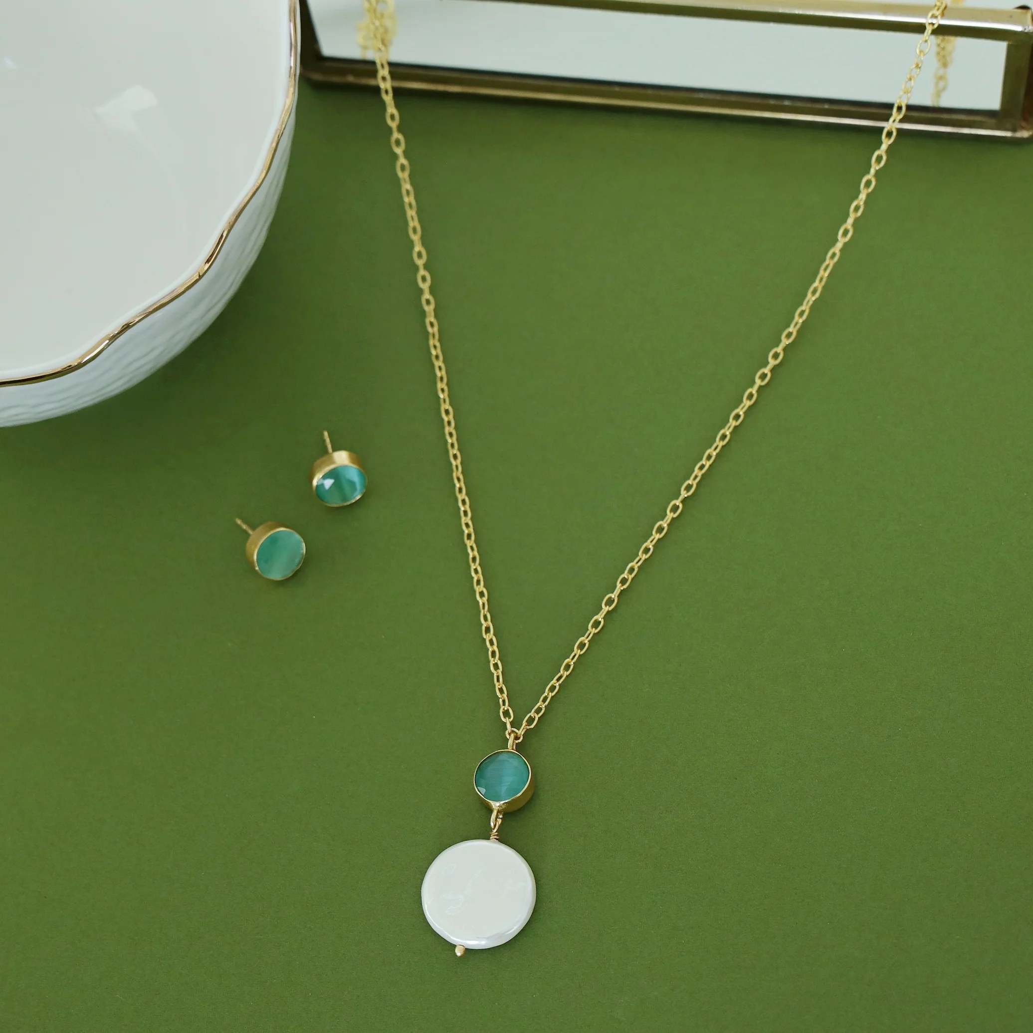 Arna Golden Glossy Baroque Neckpiece With Stud - Image 7