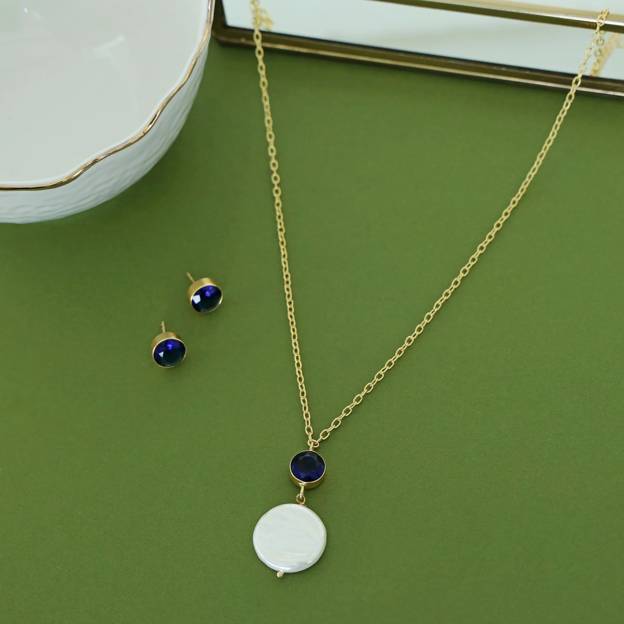 Arna Golden Glossy Baroque Neckpiece With Stud - Image 9