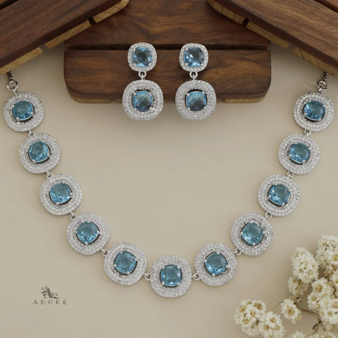 Arnika Silver Glossy Neckpiece With Earring - Image 10