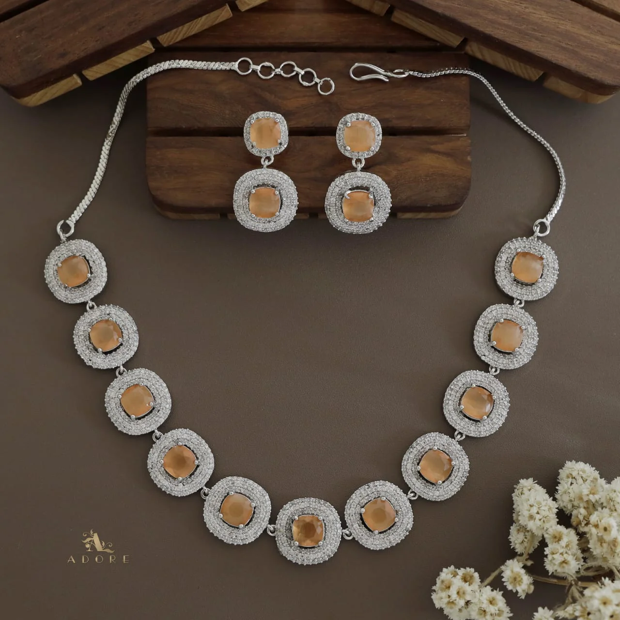 Arnika Silver Glossy Neckpiece With Earring - Image 12
