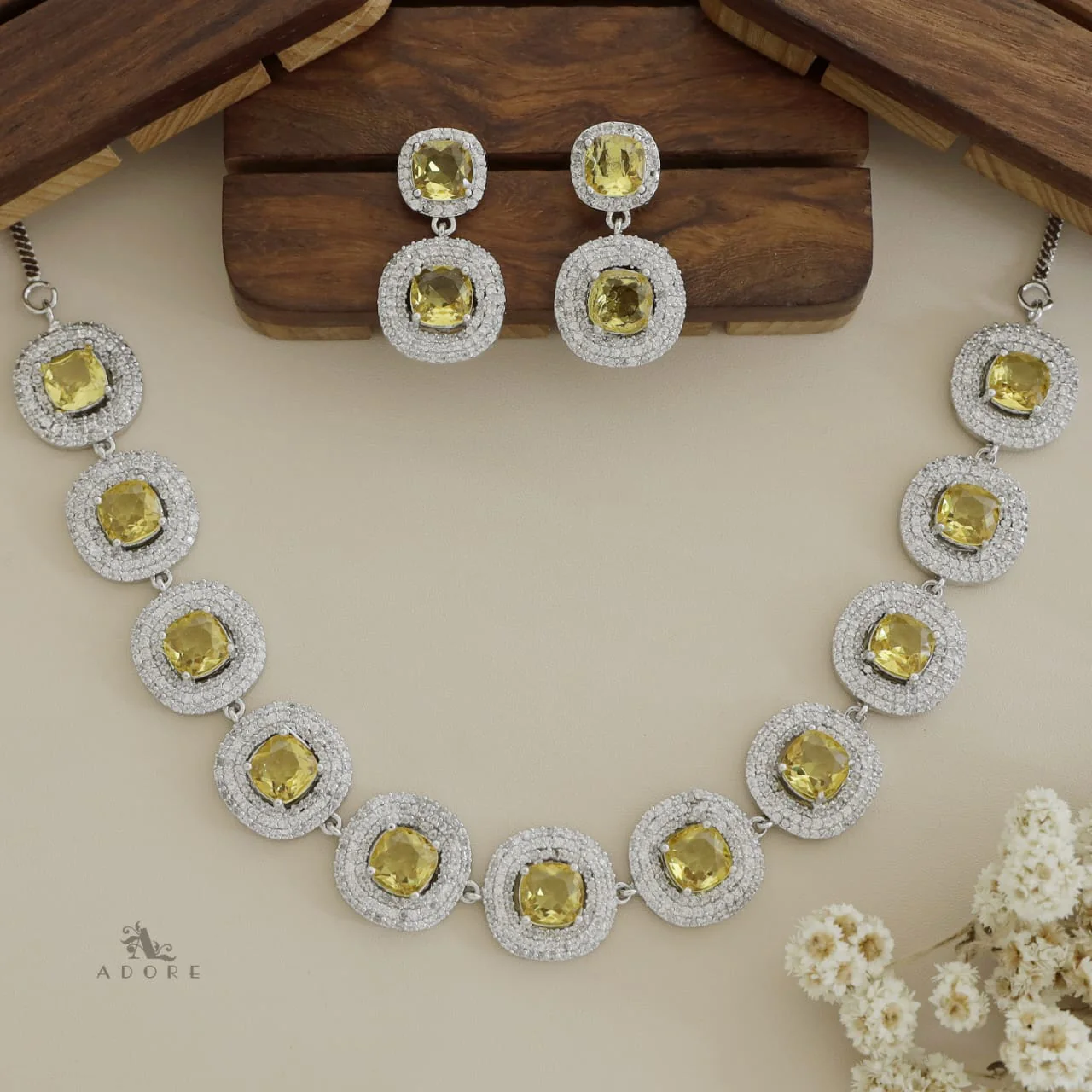 Arnika Silver Glossy Neckpiece With Earring - Image 3