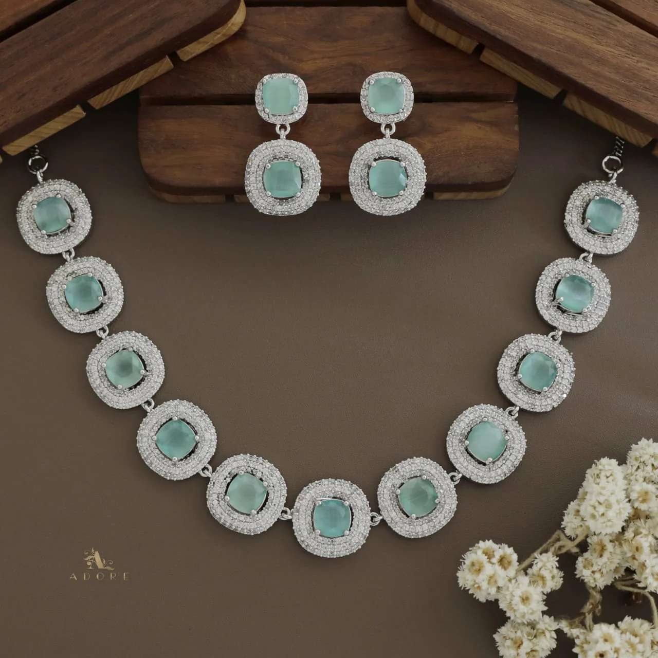 Arnika Silver Glossy Neckpiece With Earring - Image 4