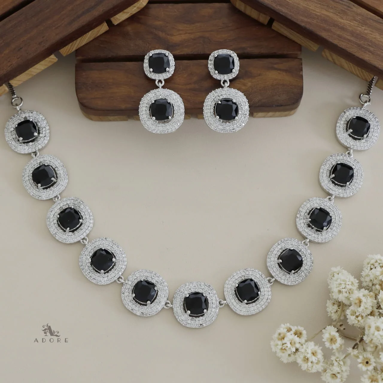 Arnika Silver Glossy Neckpiece With Earring - Image 8