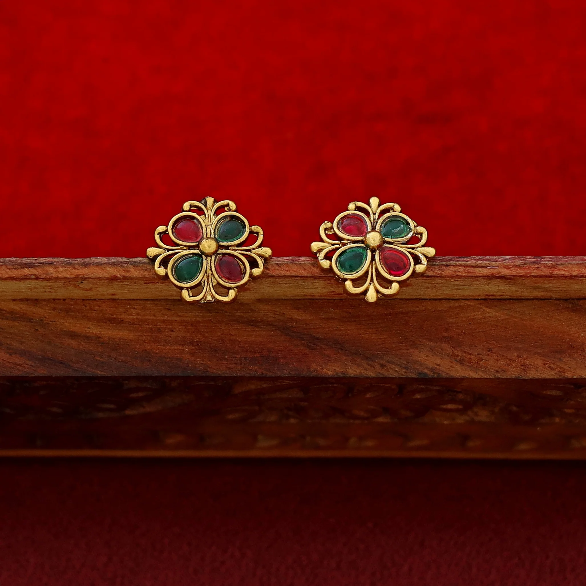 Arpana Flower Golden Ball Choker With Stud - Image 7