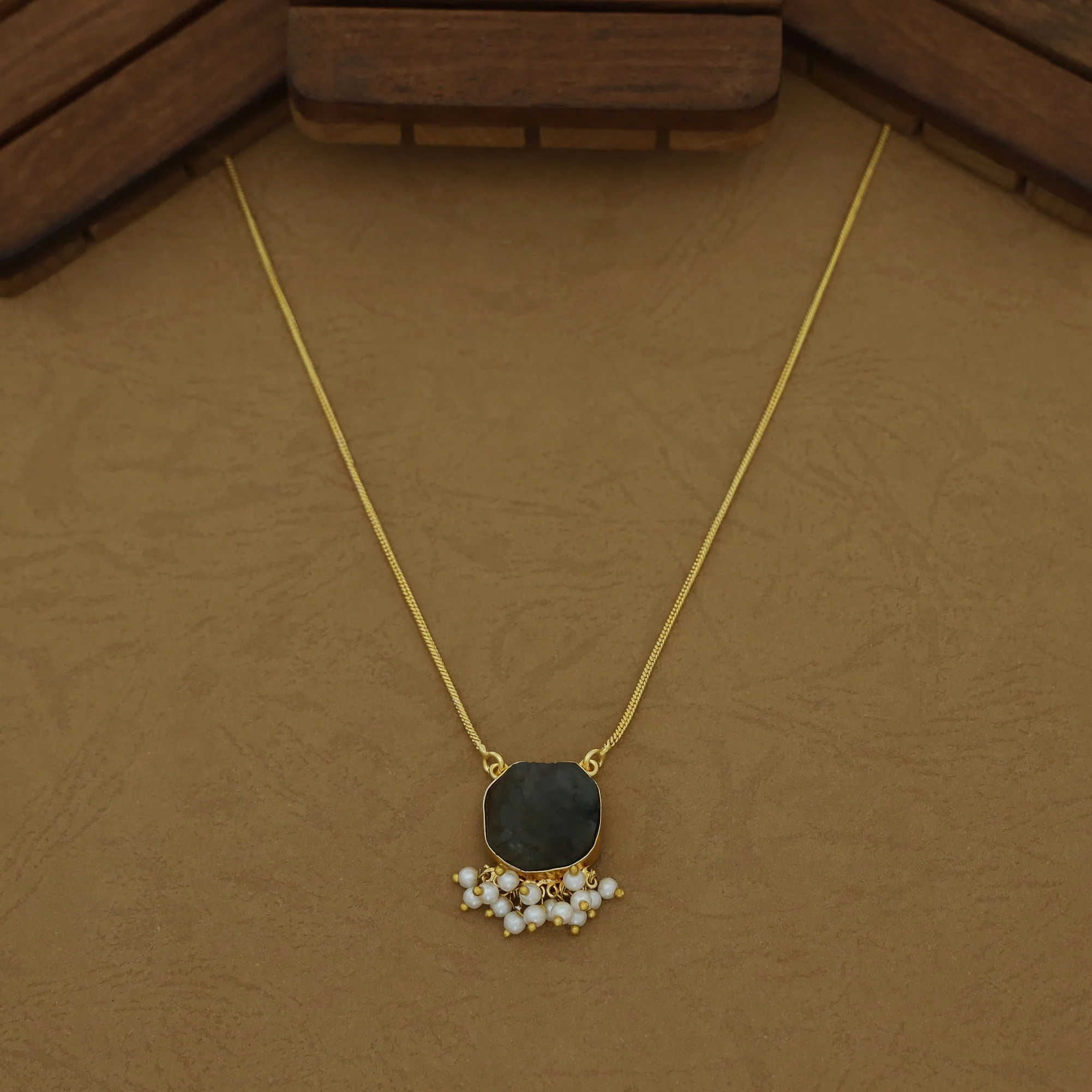 Aura Cluster Pearl Raw Stone Neckpiece - Image 4
