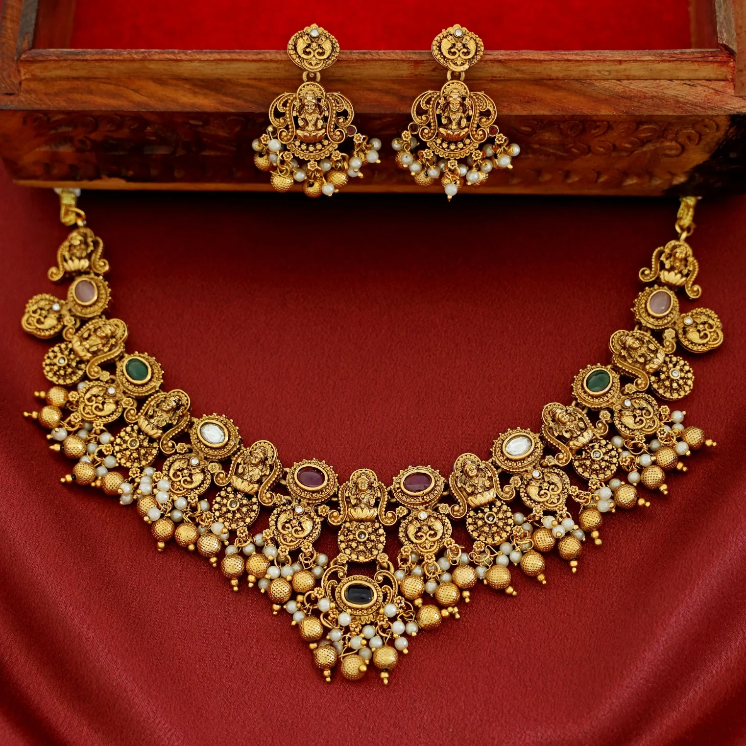 Arpita Lekshmi Bridal Short Neckpiece With Earring - Image 4