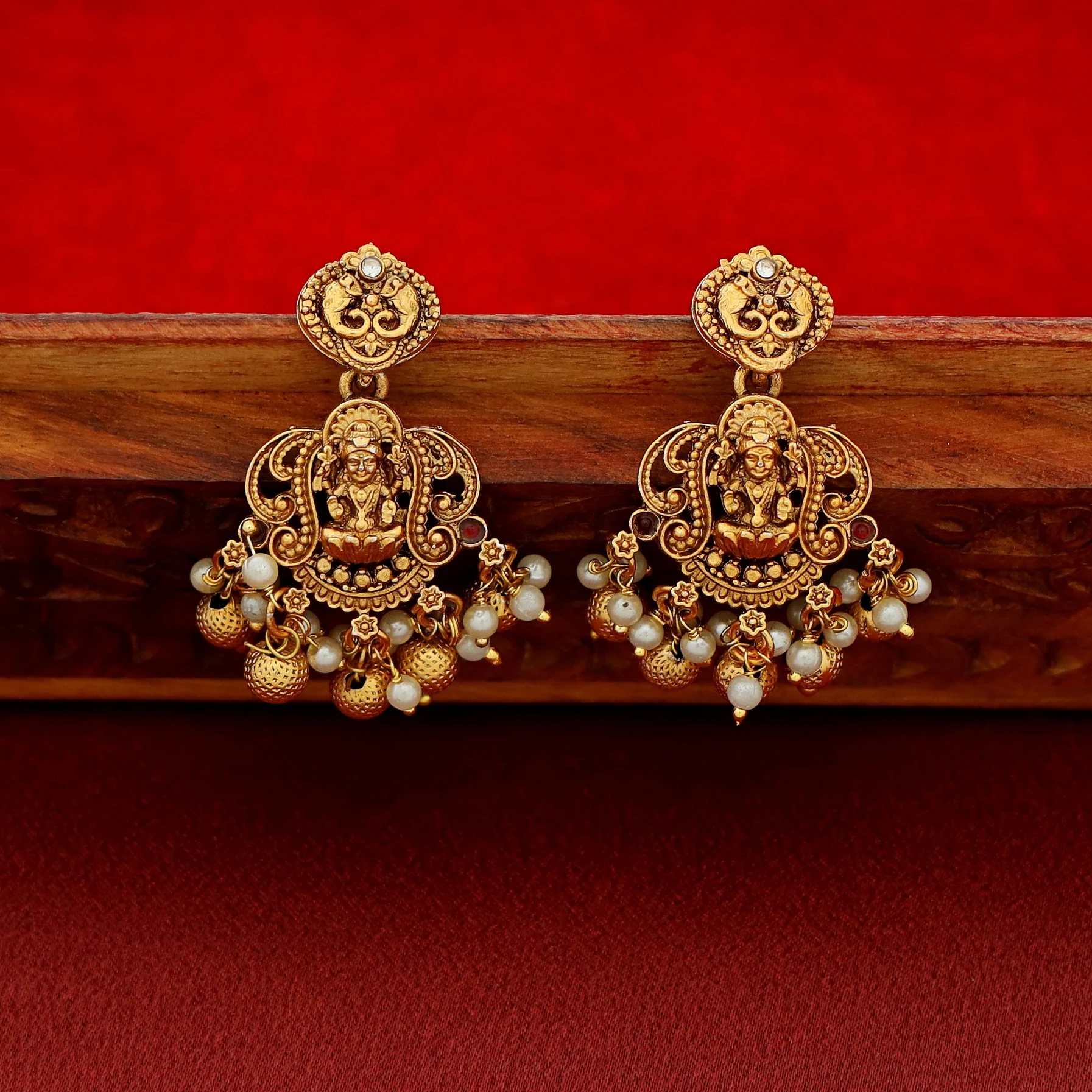 Arpita Lekshmi Bridal Short Neckpiece With Earring - Image 6