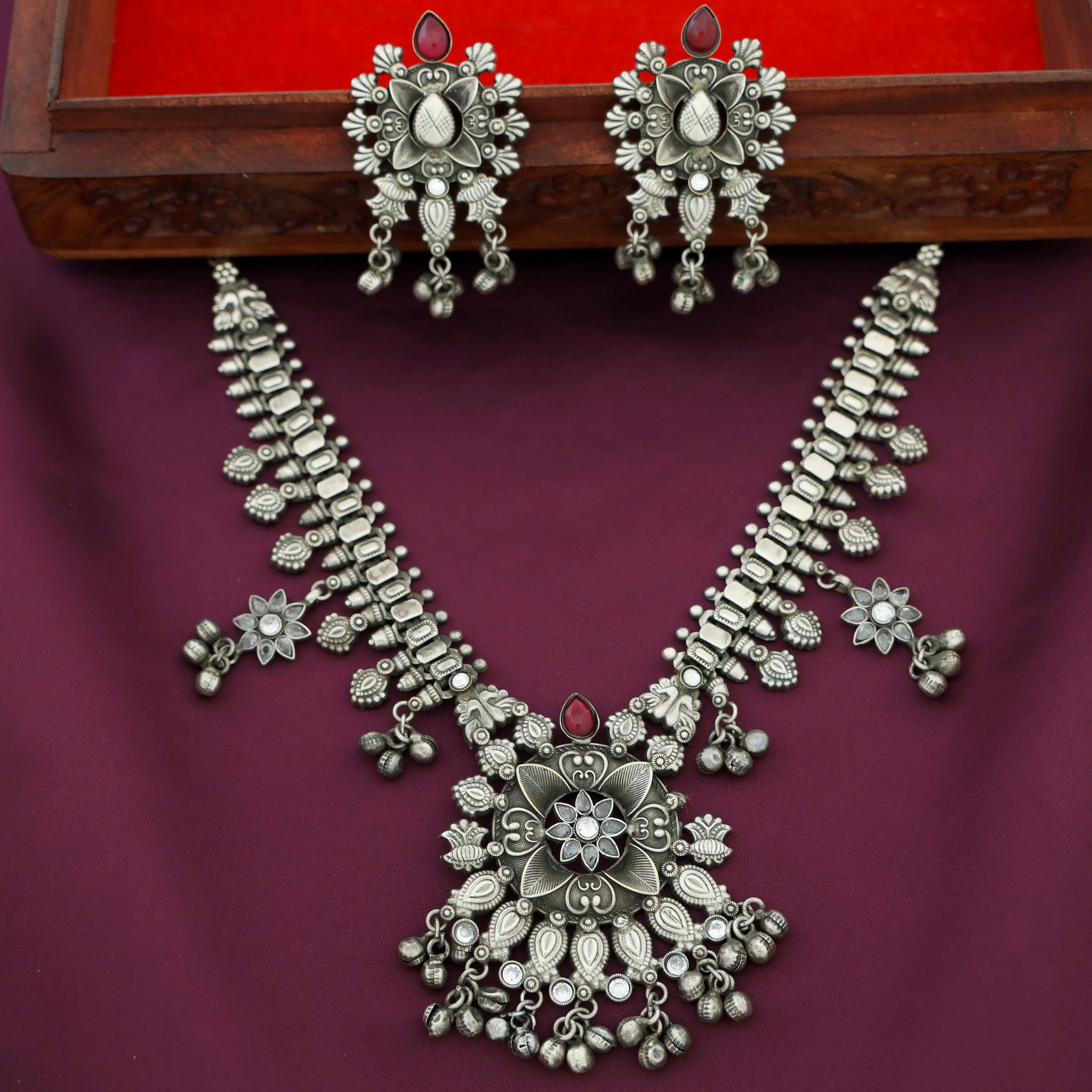 Arpnita Antique Floral Neckpiece With Earring - Image 2