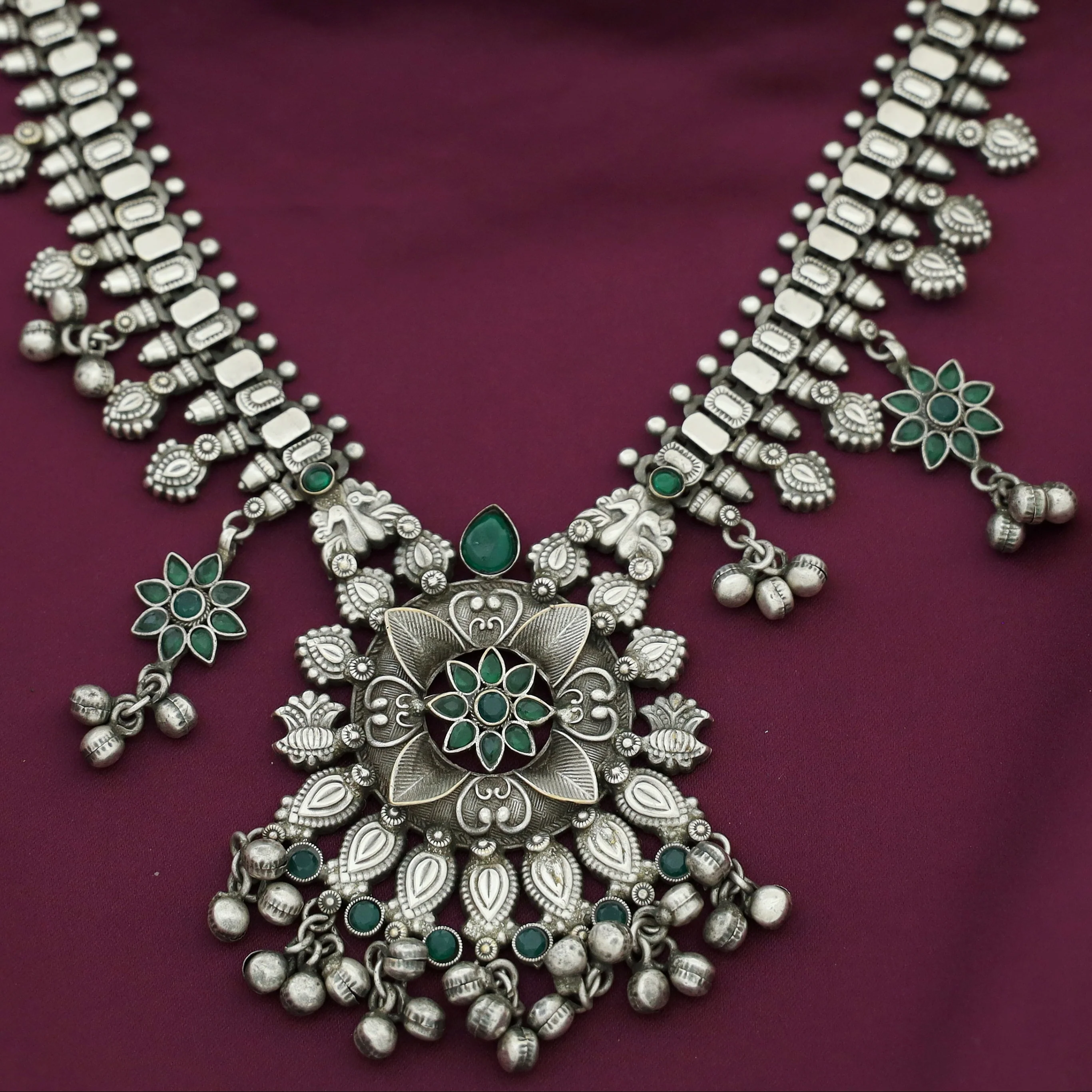 Arpnita Antique Floral Neckpiece With Earring - Image 3