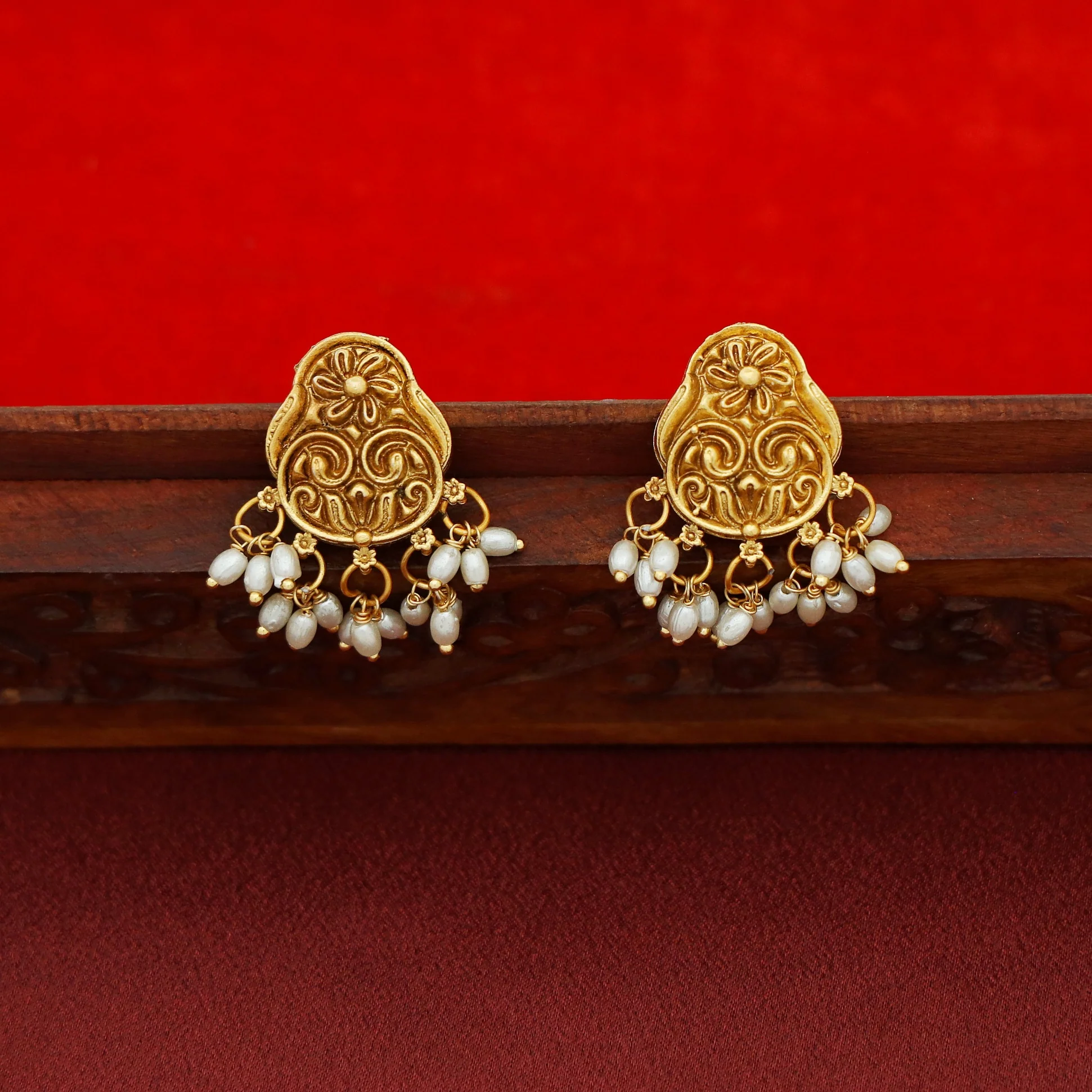 Arundhathi Cluster Rice Pearl Stiff Wing Neckpiece With Earring - Image 3