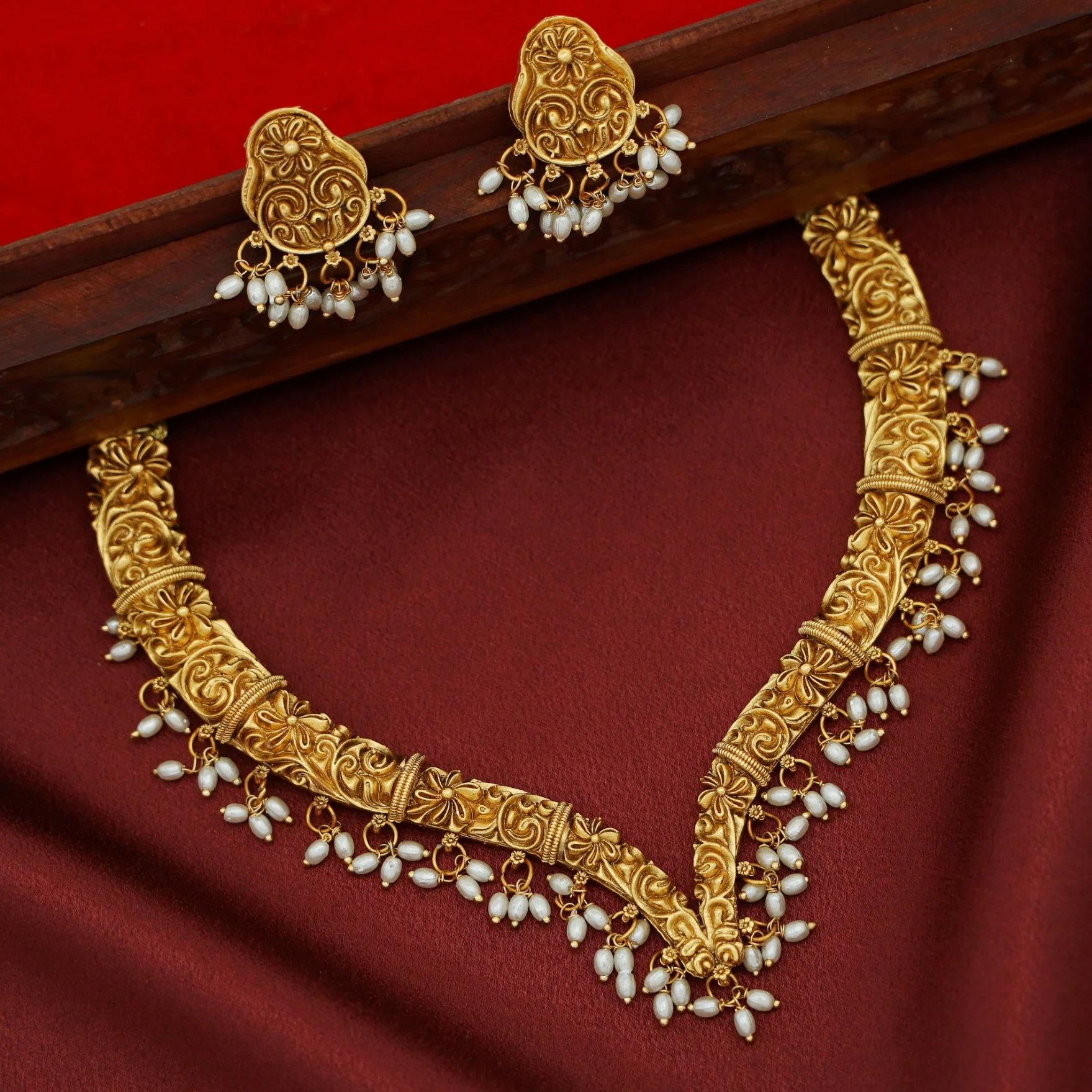 Arundhathi Cluster Rice Pearl Stiff Wing Neckpiece With Earring - Image 4