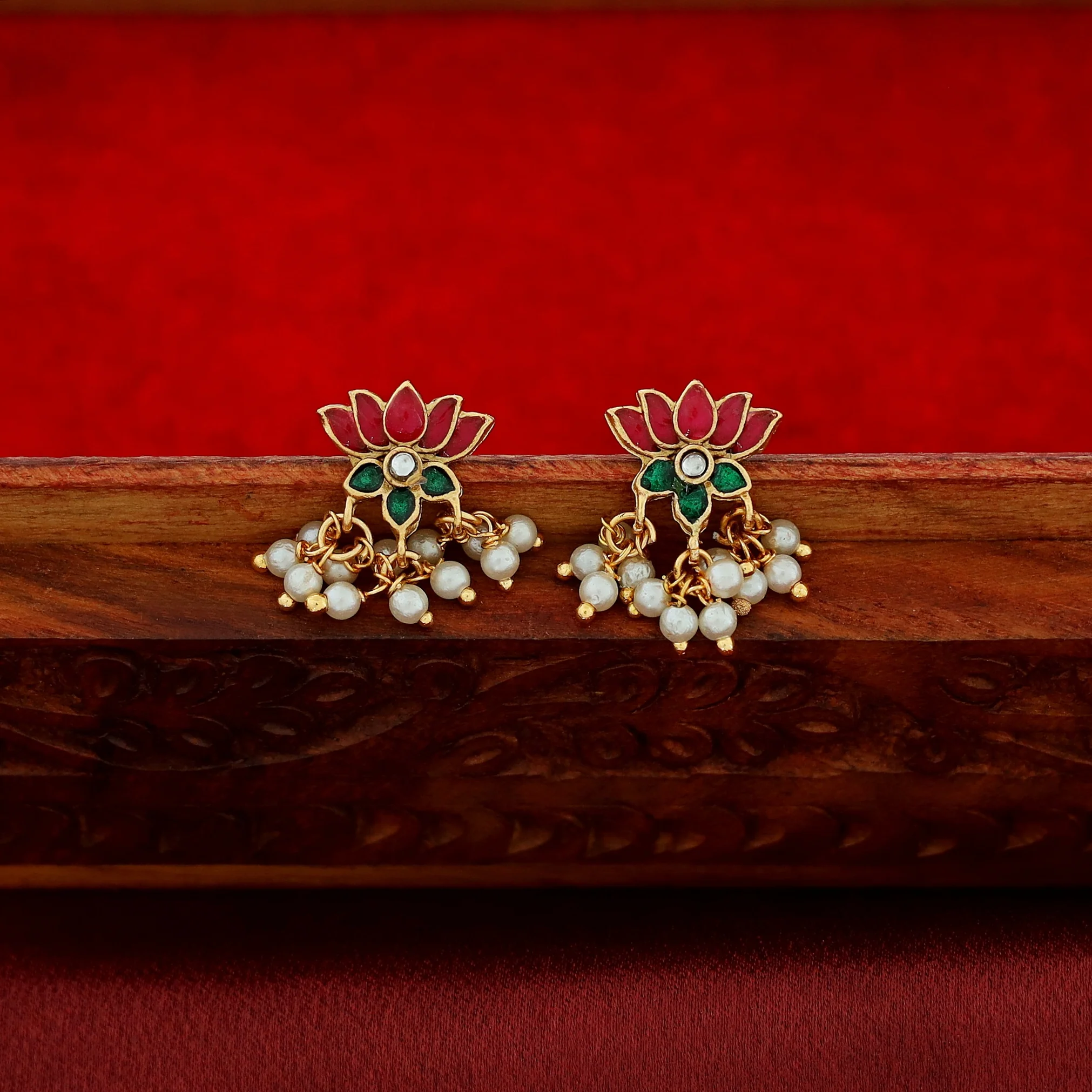 Arusha Mini Lotus Cluster Pearl Devi Neckpiece With Earring - Image 4