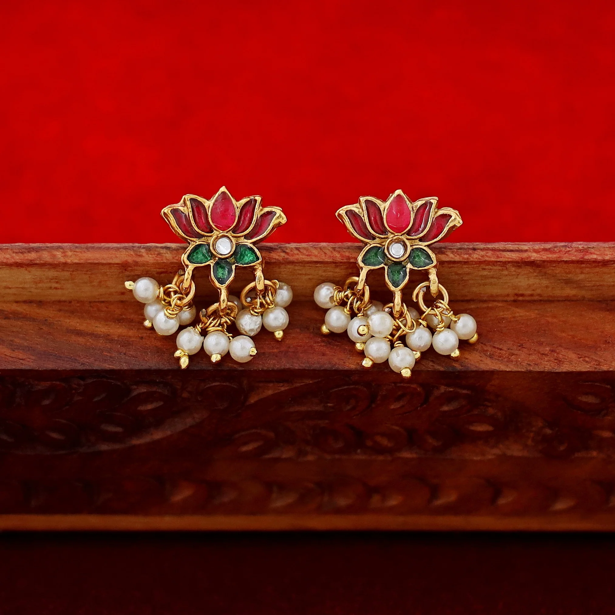 Arusha Mini Lotus Pearl Short Neckpiece with Earring - Image 10