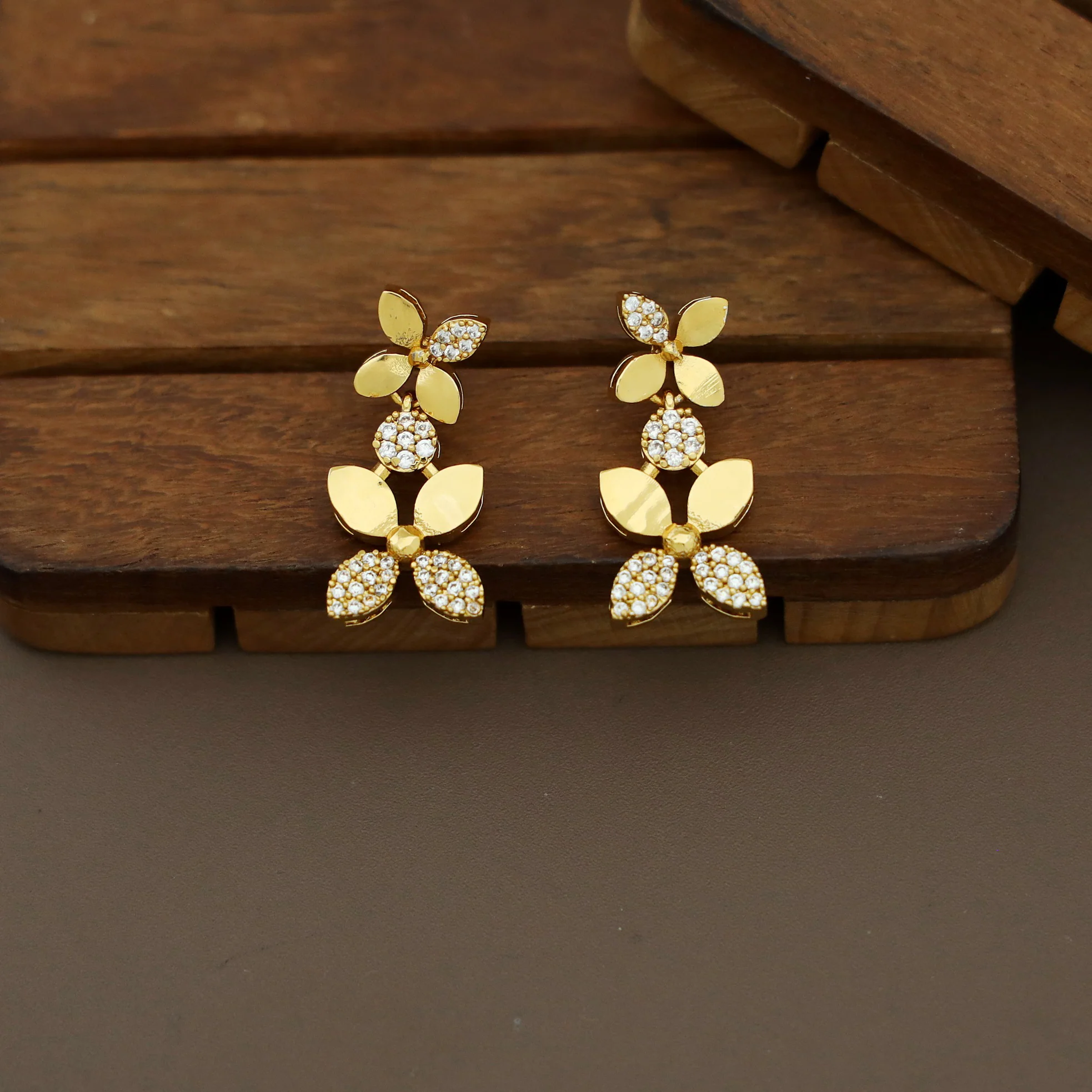 Ashin AD Stone Floral Short Neckpiece With Earring - Image 3