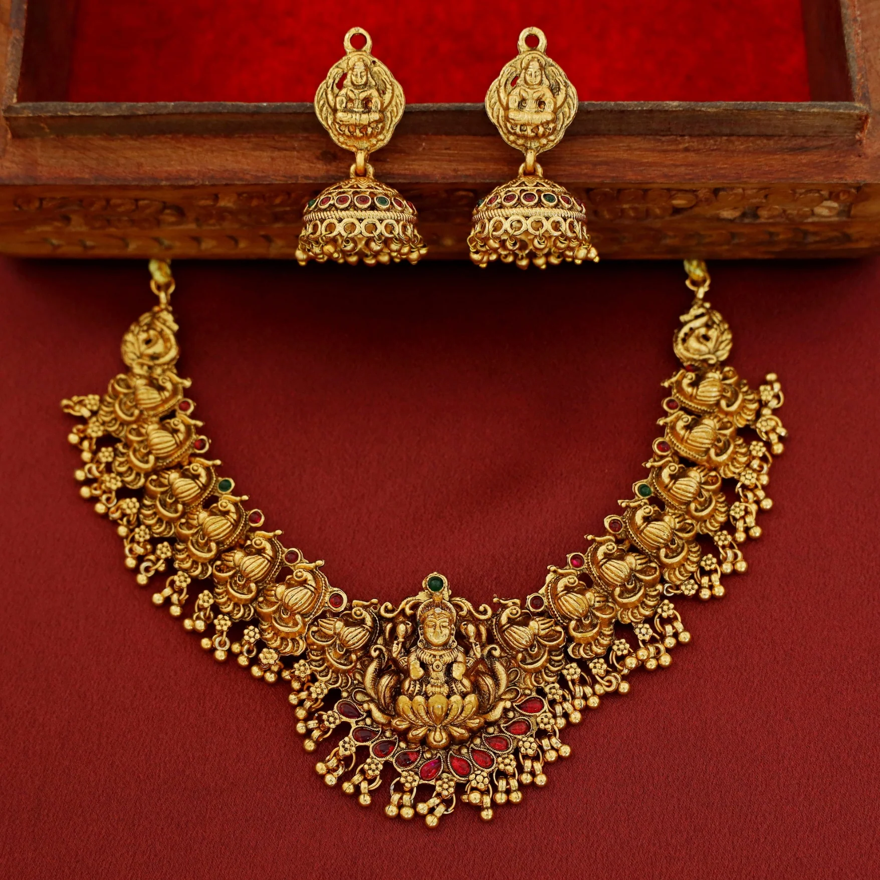 Ashtalakshmi Mayura Bridal Short Neckpiece With Earring - Image 3