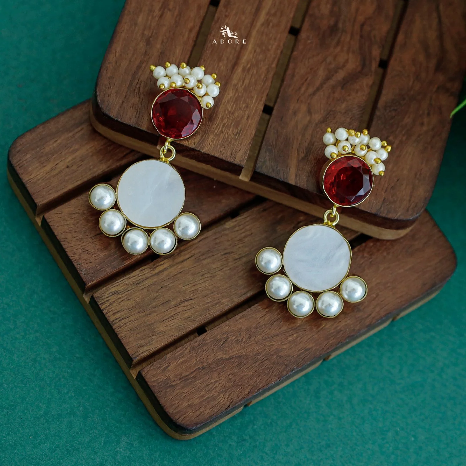 Astrid Pearl Cluster Glossy Round MOP Earring - Image 2