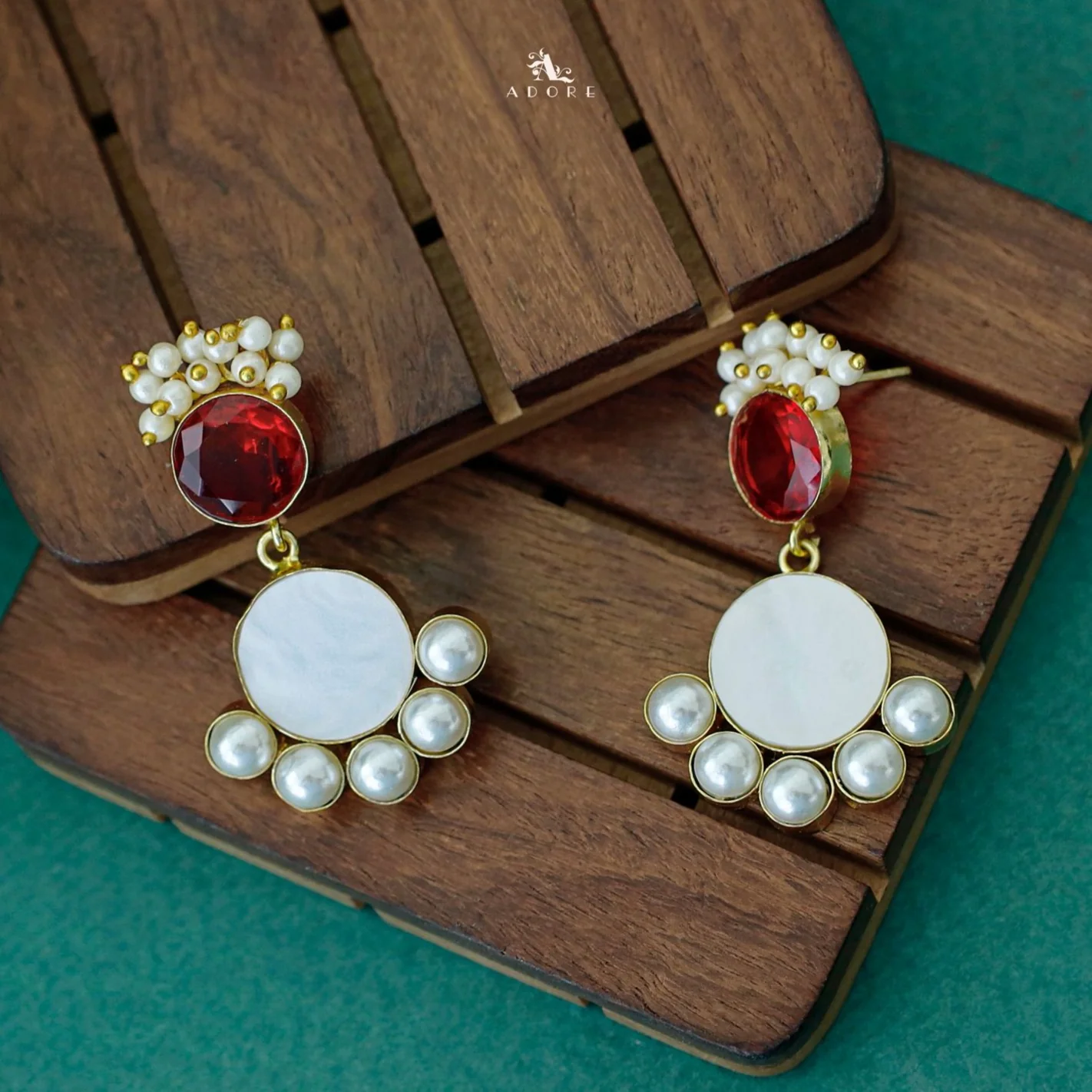 Astrid Pearl Cluster Glossy Round MOP Earring - Image 3