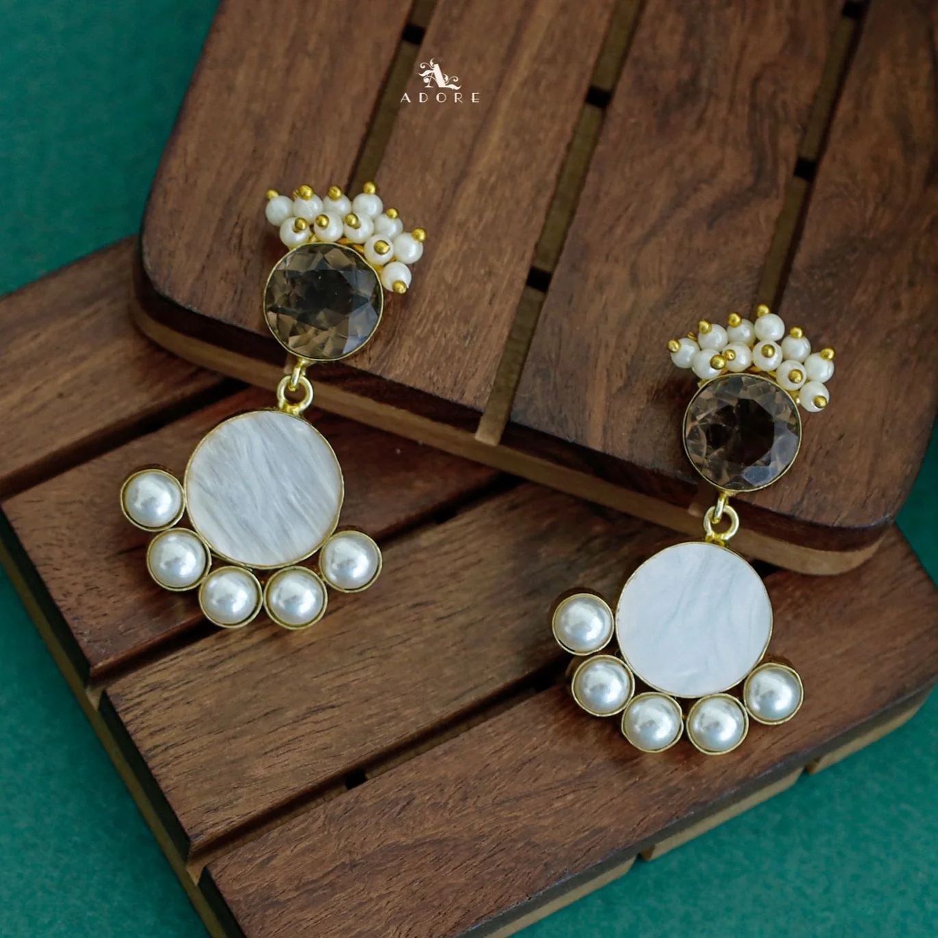 Astrid Pearl Cluster Glossy Round MOP Earring - Image 4