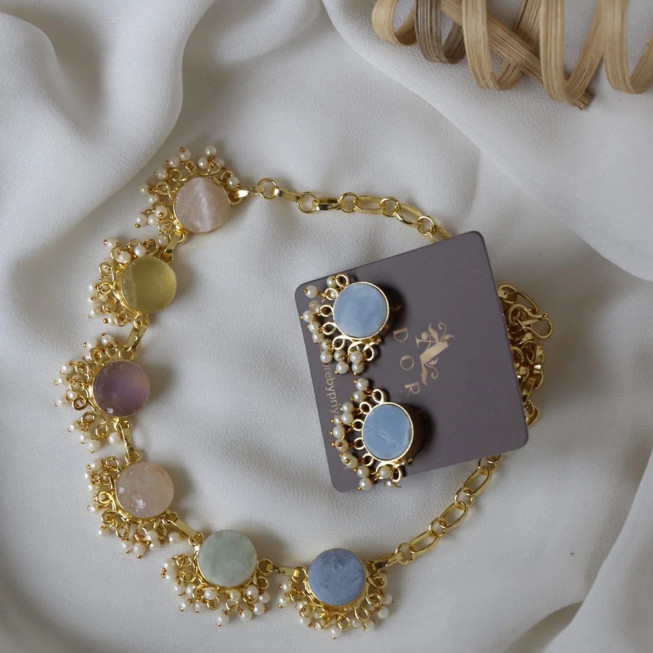 Athenea Half Pearl Neckpiece With Stud - Image 9
