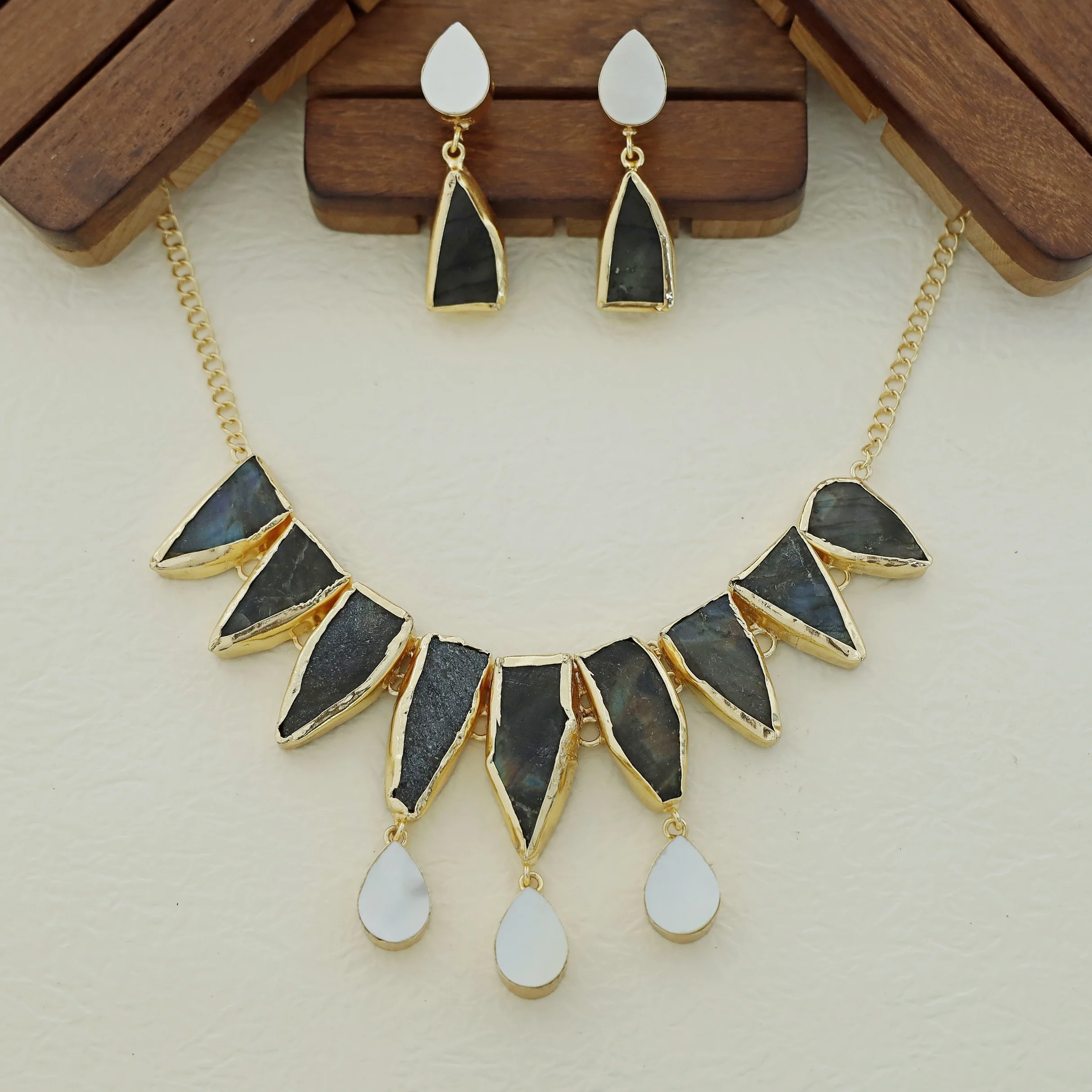Augusta MOP + Dyed + Raw Stone Short Neckpiece With Earring - Image 16