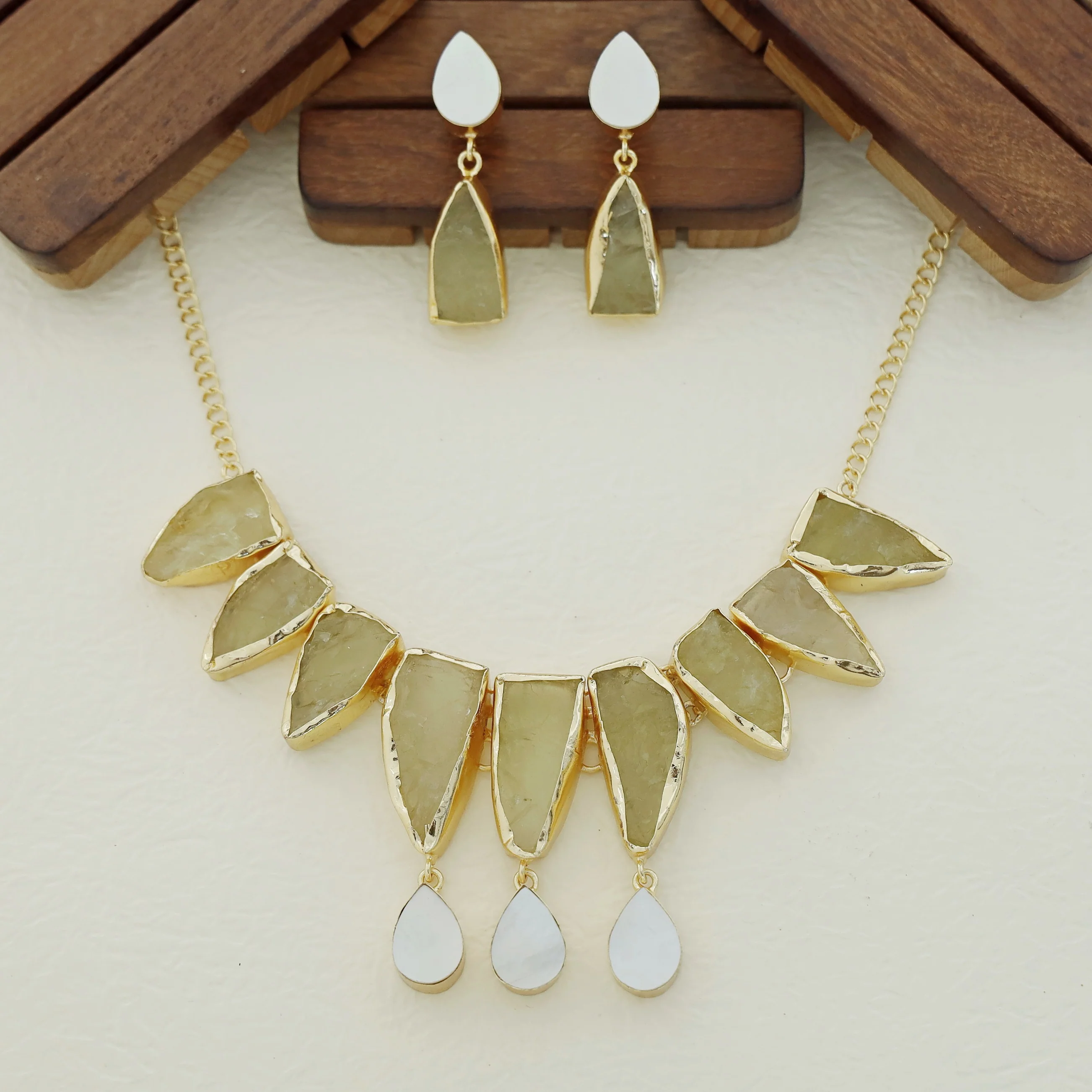 Augusta MOP + Dyed + Raw Stone Short Neckpiece With Earring - Image 4