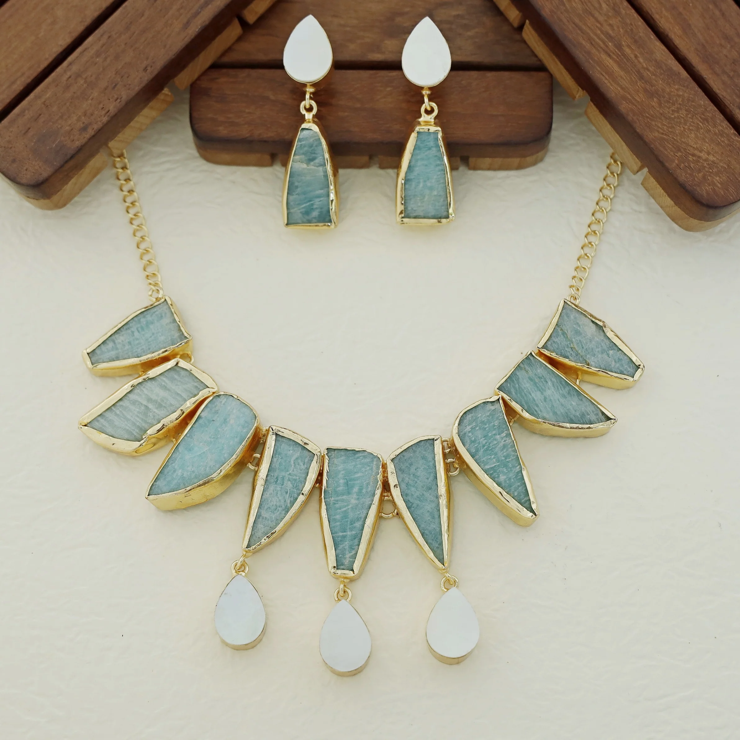Augusta MOP + Dyed + Raw Stone Short Neckpiece With Earring - Image 7
