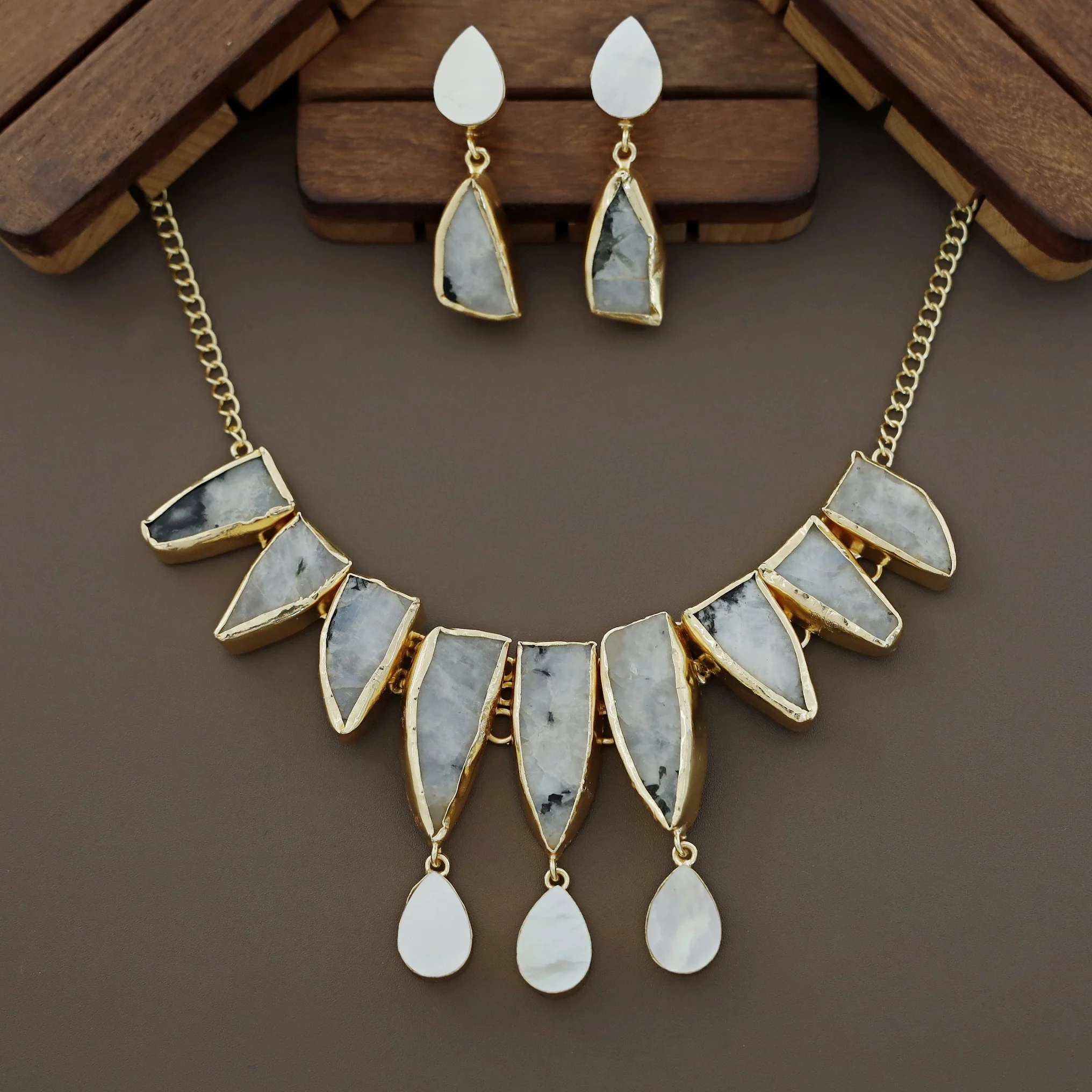 Augusta MOP + Dyed + Raw Stone Short Neckpiece With Earring - Image 8