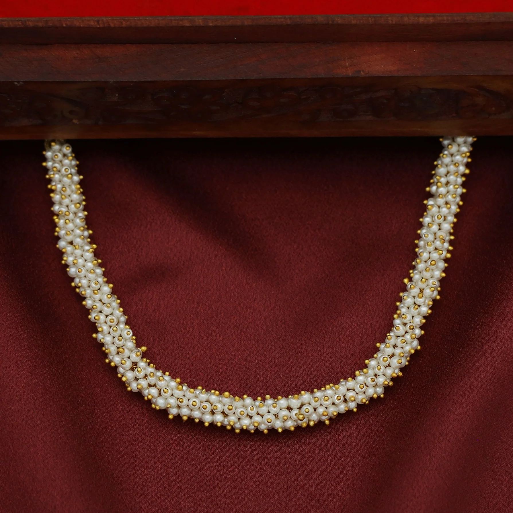 Aurelio Cluster Pearls Short Neckpiece - Image 2