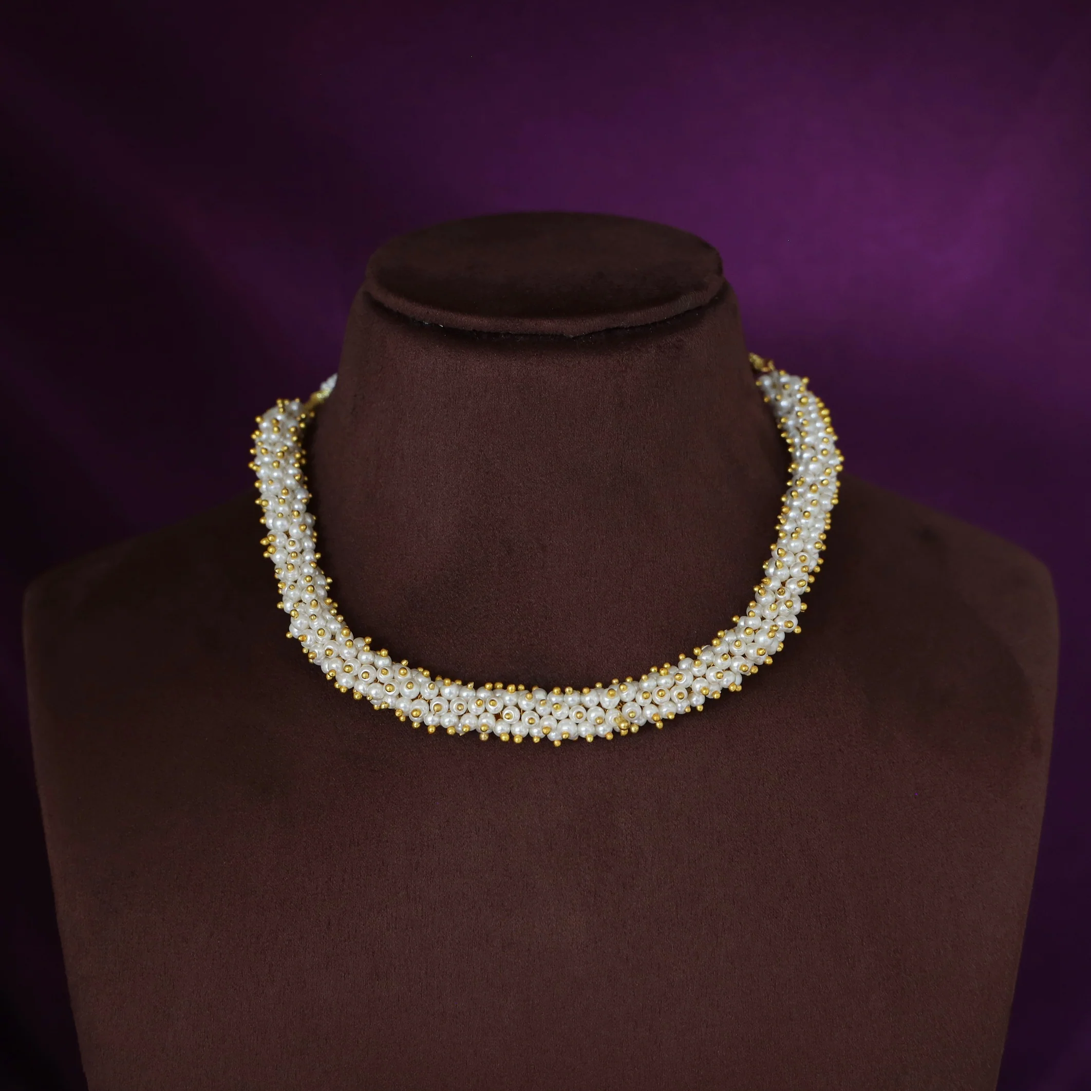 Aurelio Cluster Pearls Short Neckpiece - Image 3