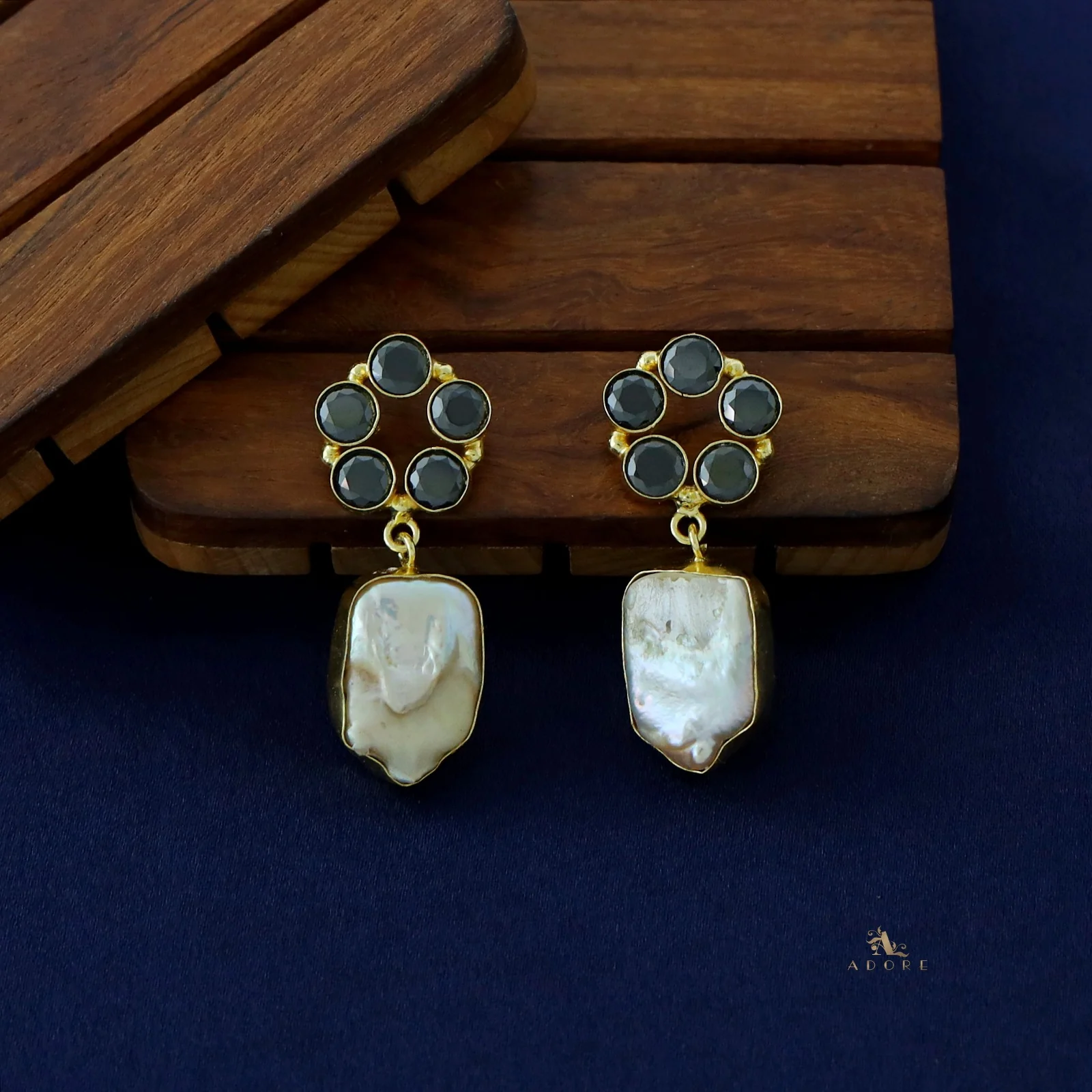 Aveline Glossy Flower Baroque Earring - Image 3