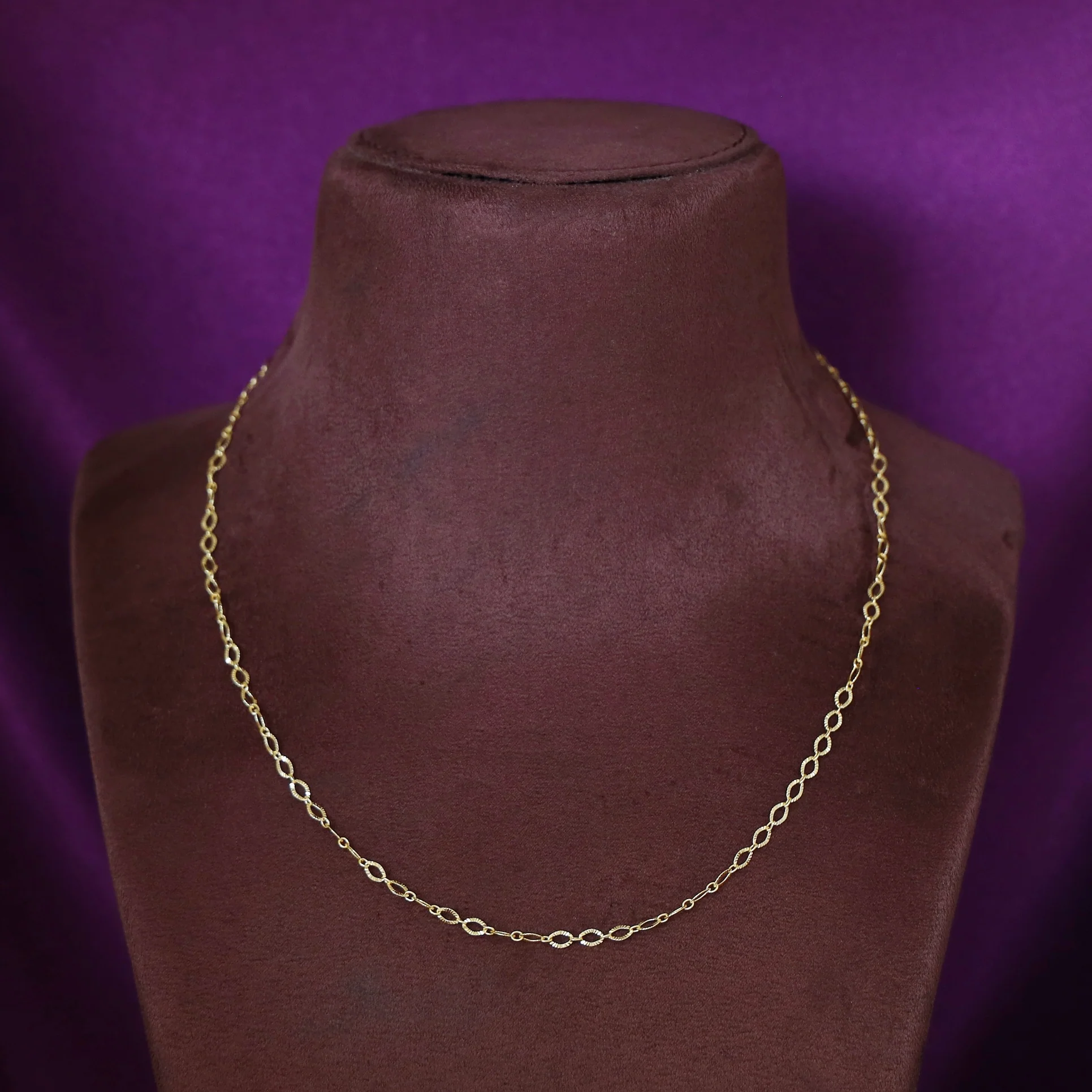 Avni Golden Simple Chain Neckpiece - Image 2