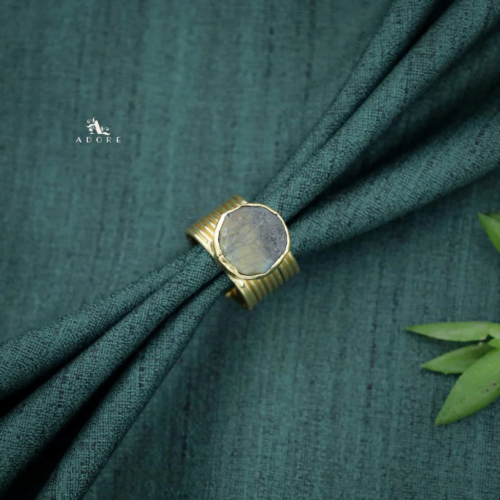 Balqis Raw Stone Ring - Image 10