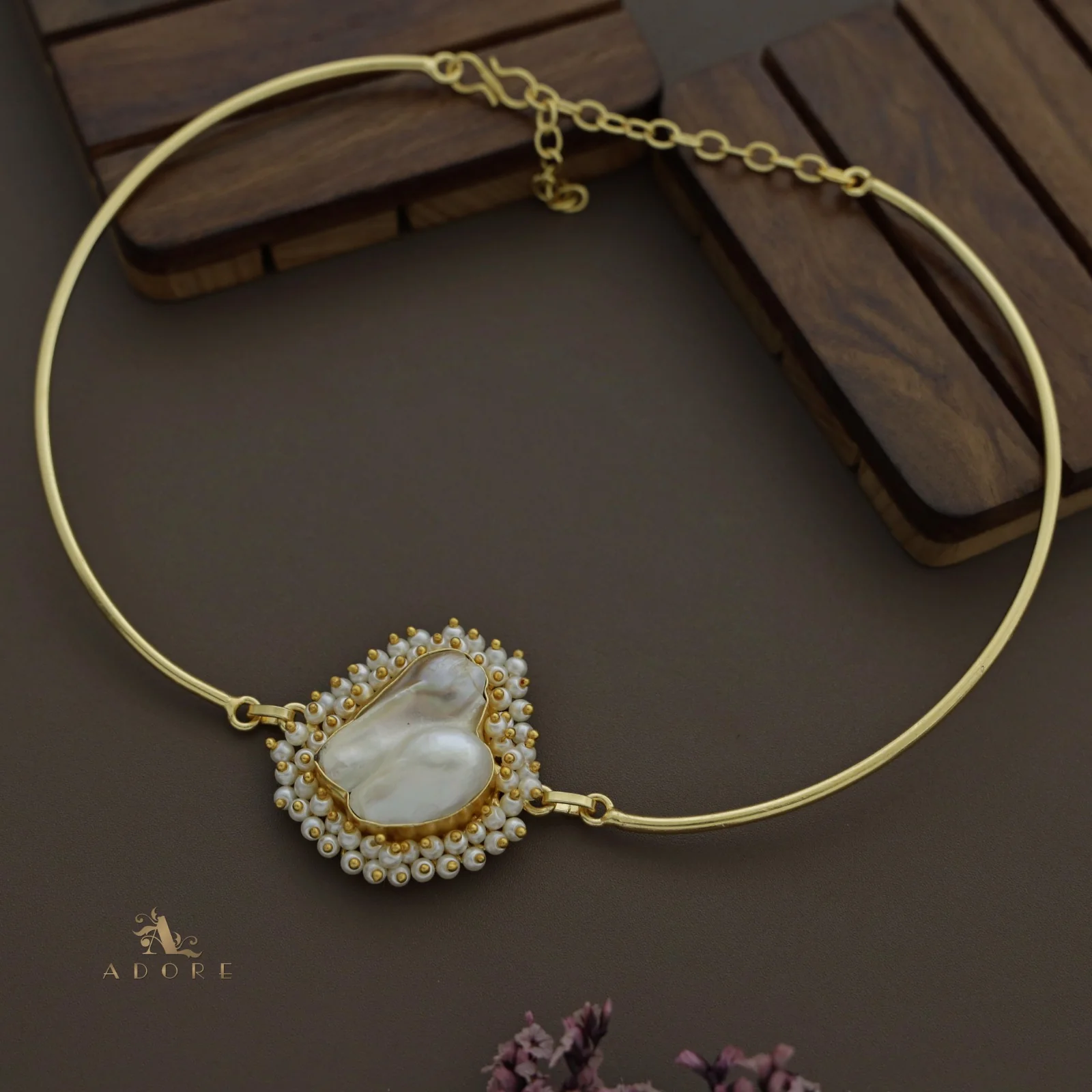Baroque Cluster Pearl Golden Neck Cuff - Image 2