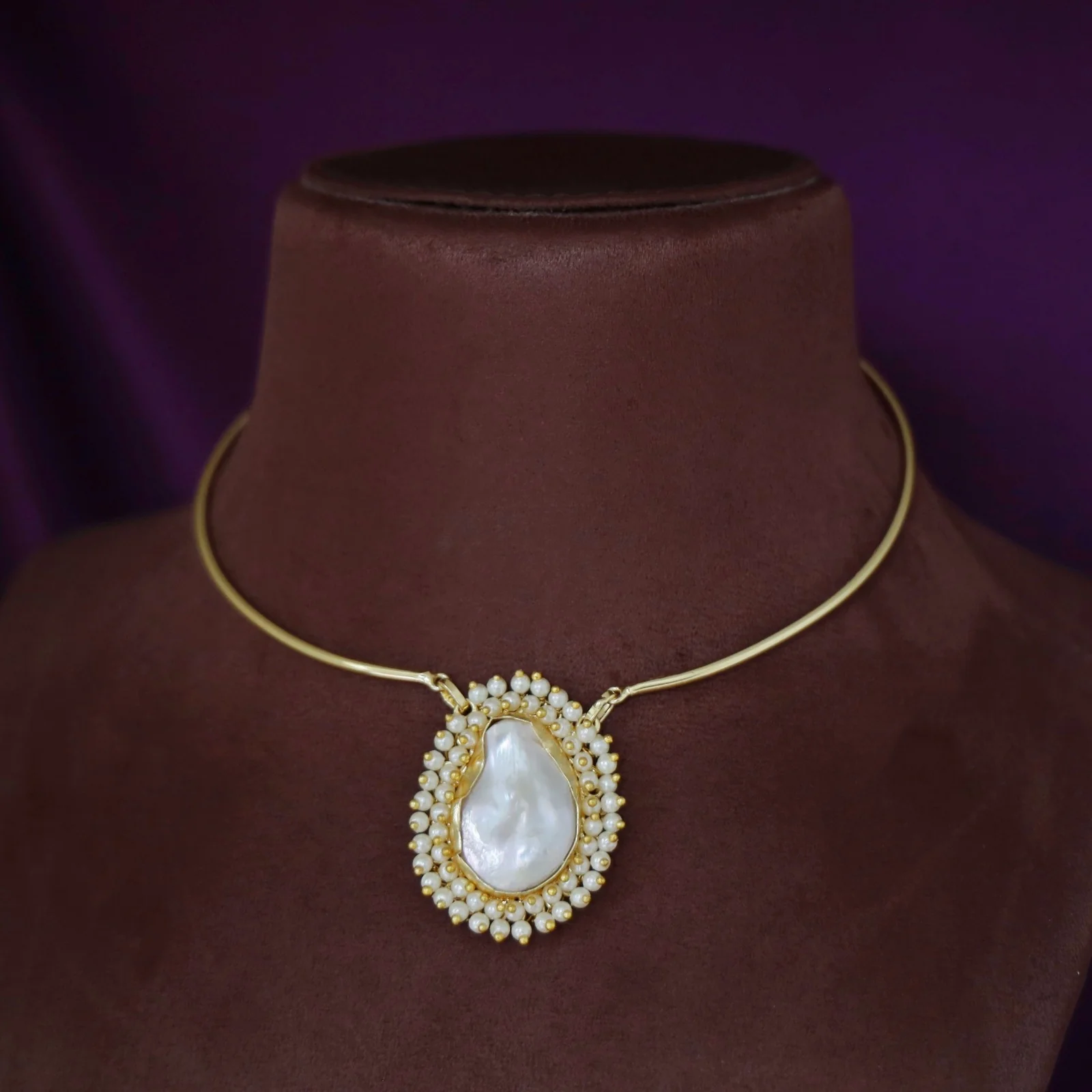 Baroque Cluster Pearl Golden Neck Cuff - Image 6