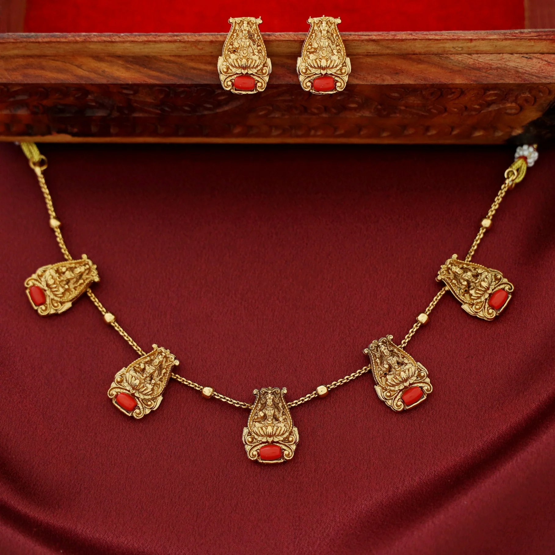 Bavanya Ashtalakshmi Bead Short Neckpiece With Earring - Image 3