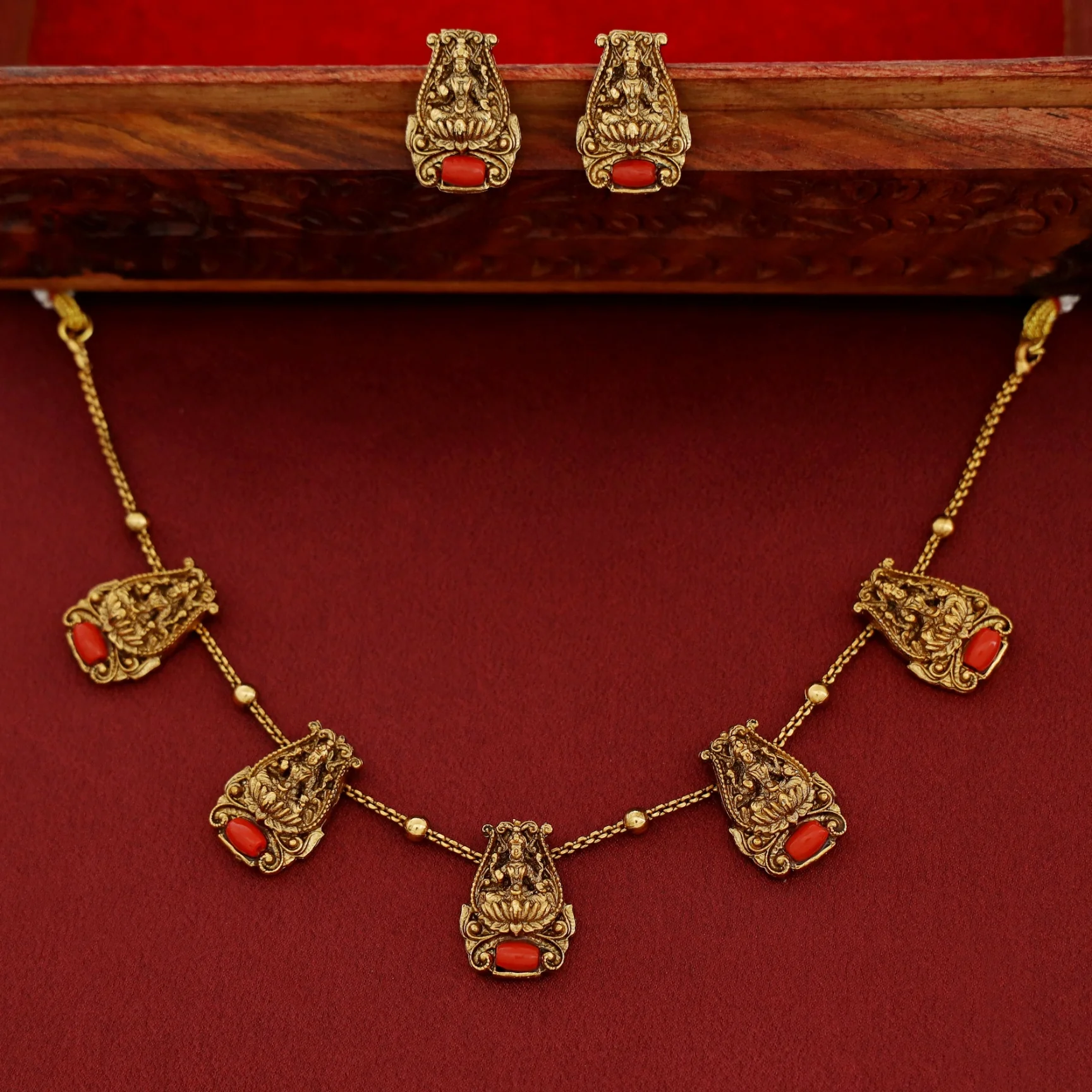 Bavanya Ashtalakshmi Bead Short Neckpiece With Earring - Image 5