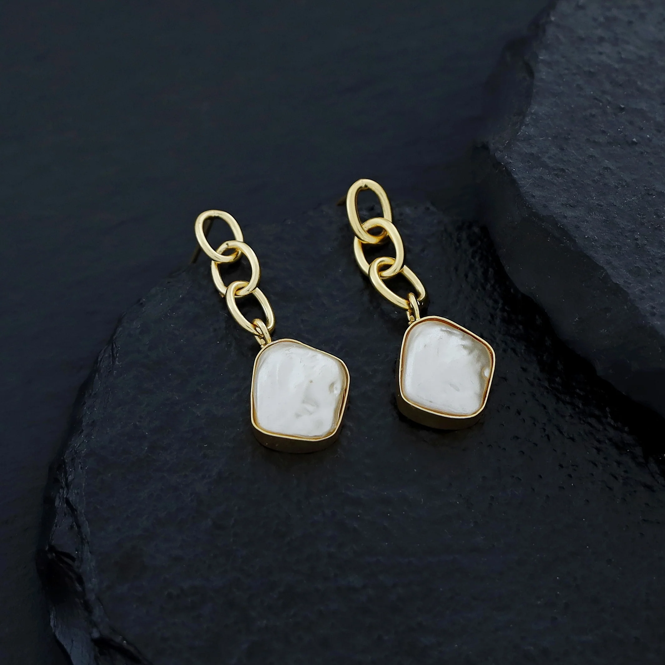 Beatrice Golden Baroque Earring - Image 2