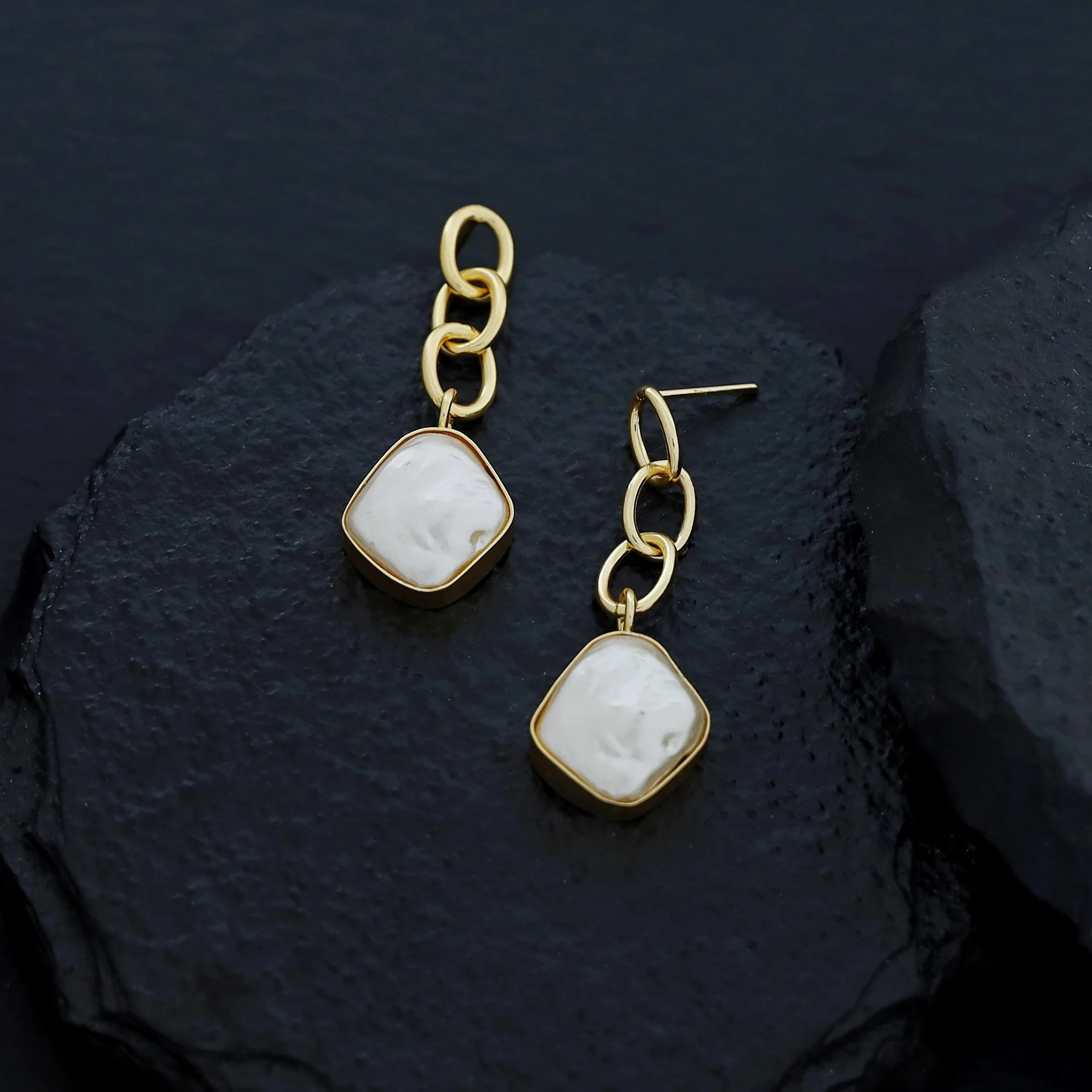 Beatrice Golden Baroque Earring - Image 3