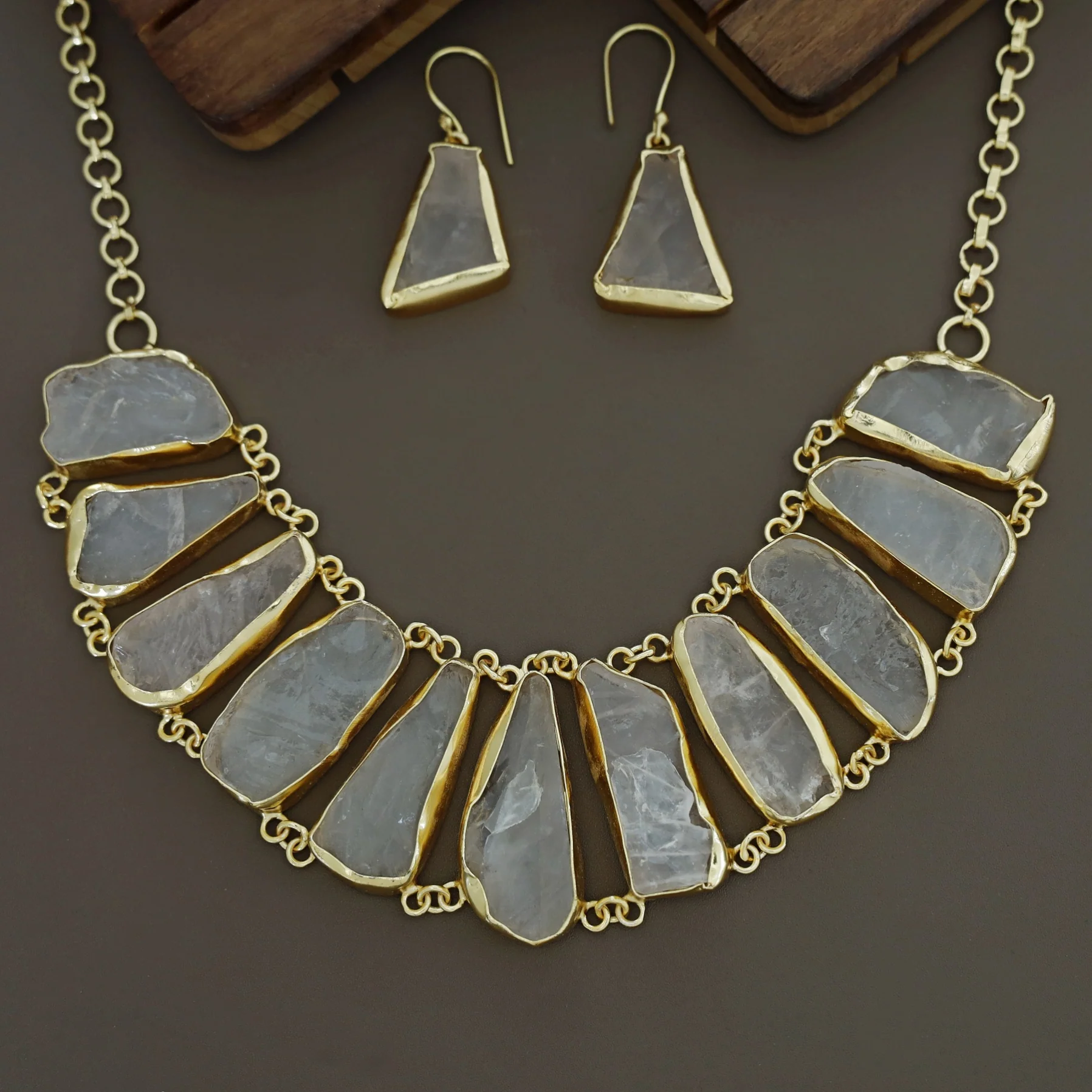 Bellavo Raw Stone Neckpiece With Earring - Image 2