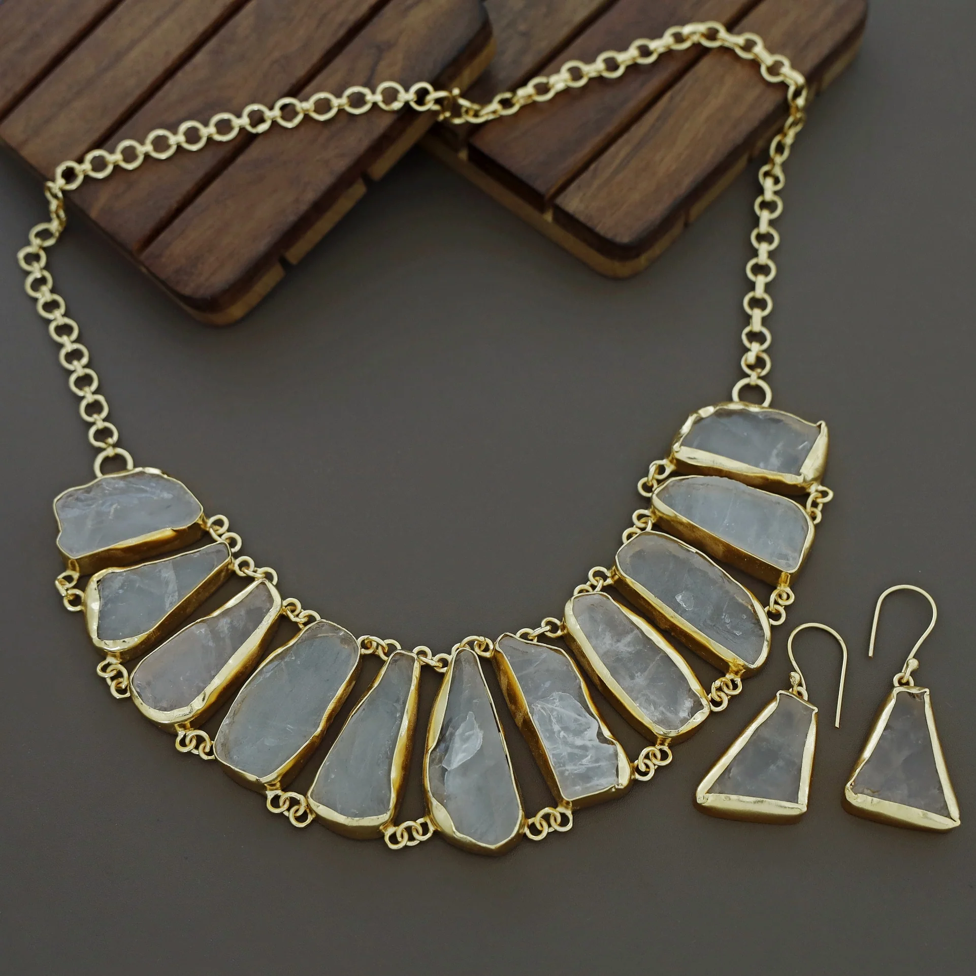 Bellavo Raw Stone Neckpiece With Earring - Image 4
