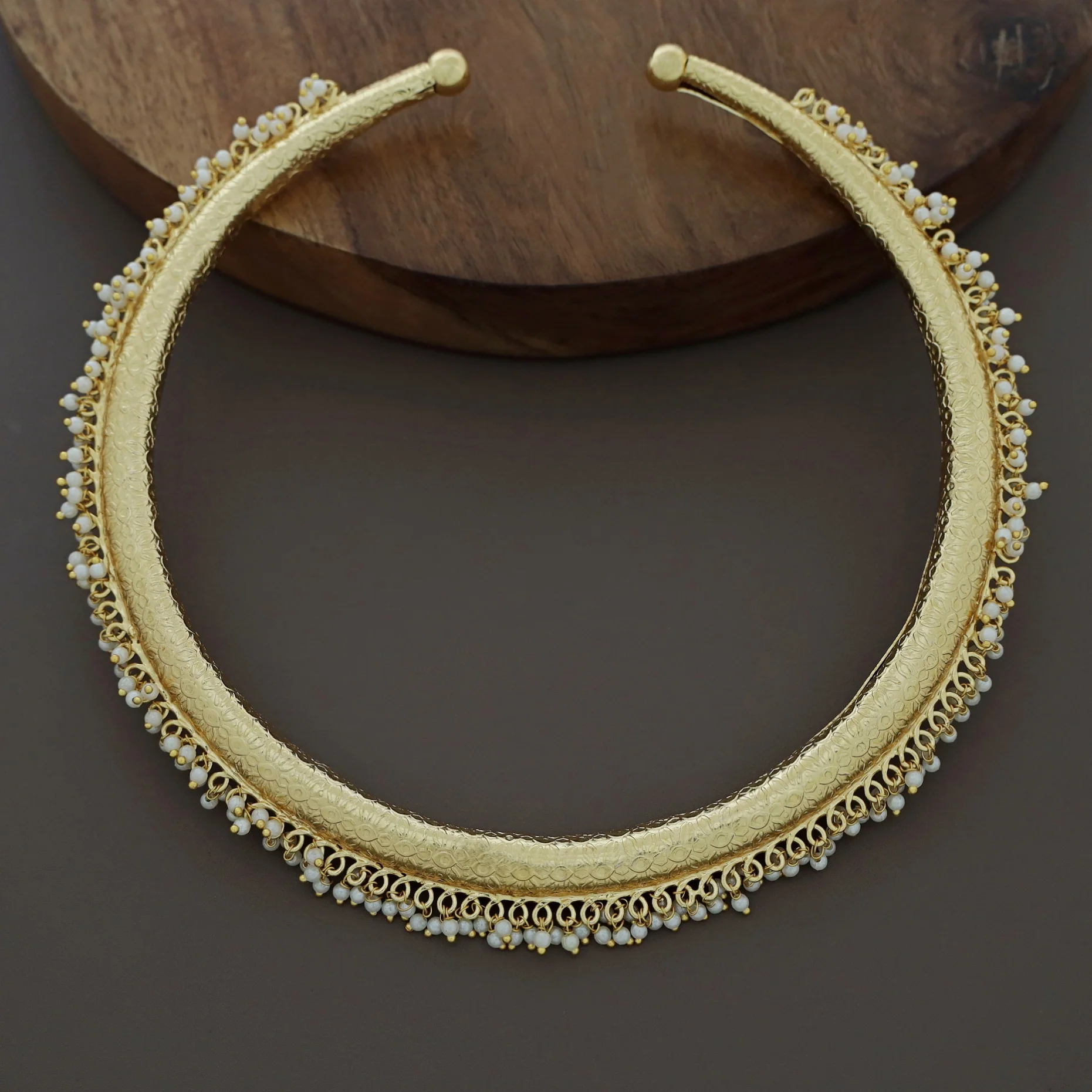 Bhavya Golden Textured Pearl Neck Cuff - Image 3