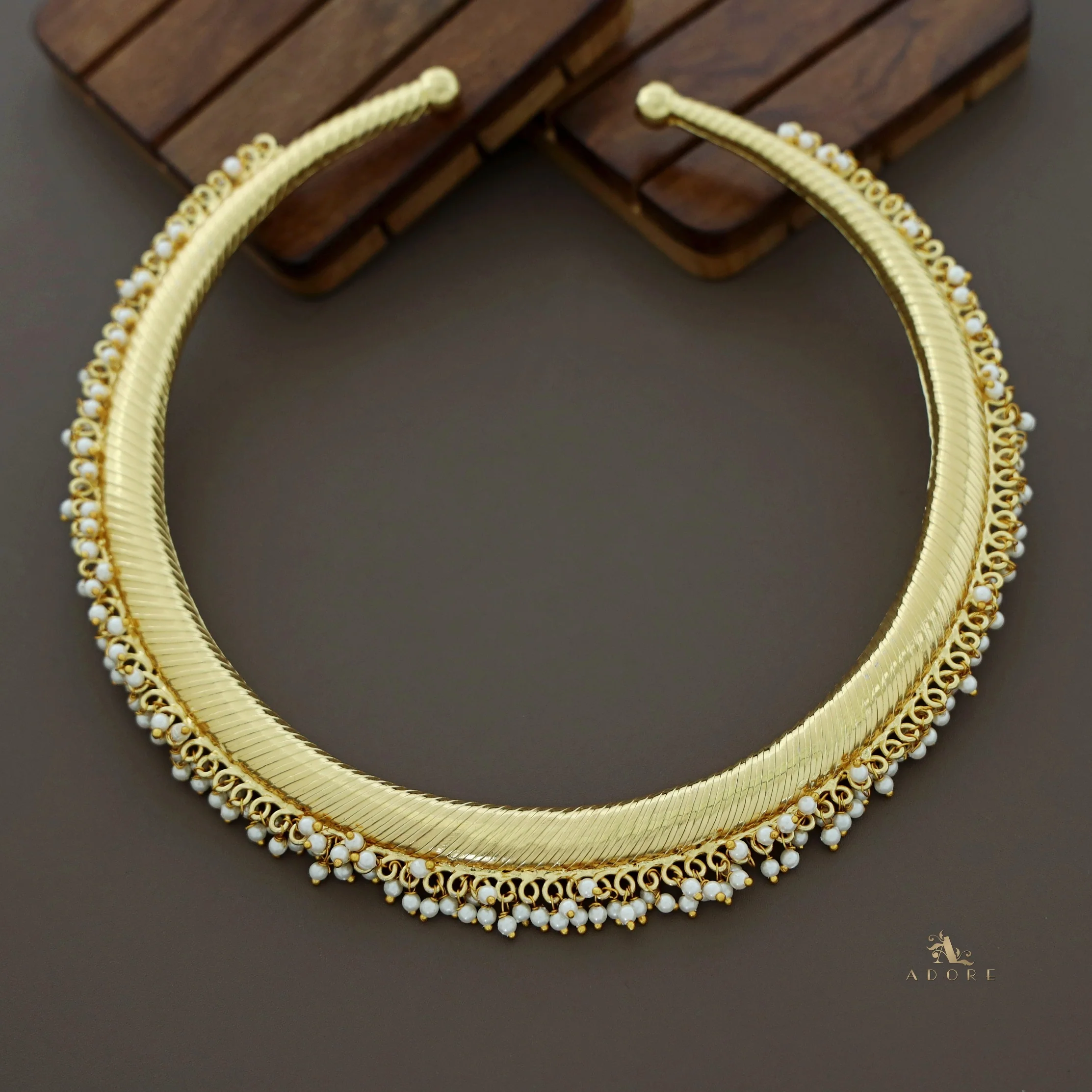Bhavya Golden Textured Pearl Neck Cuff - Image 4