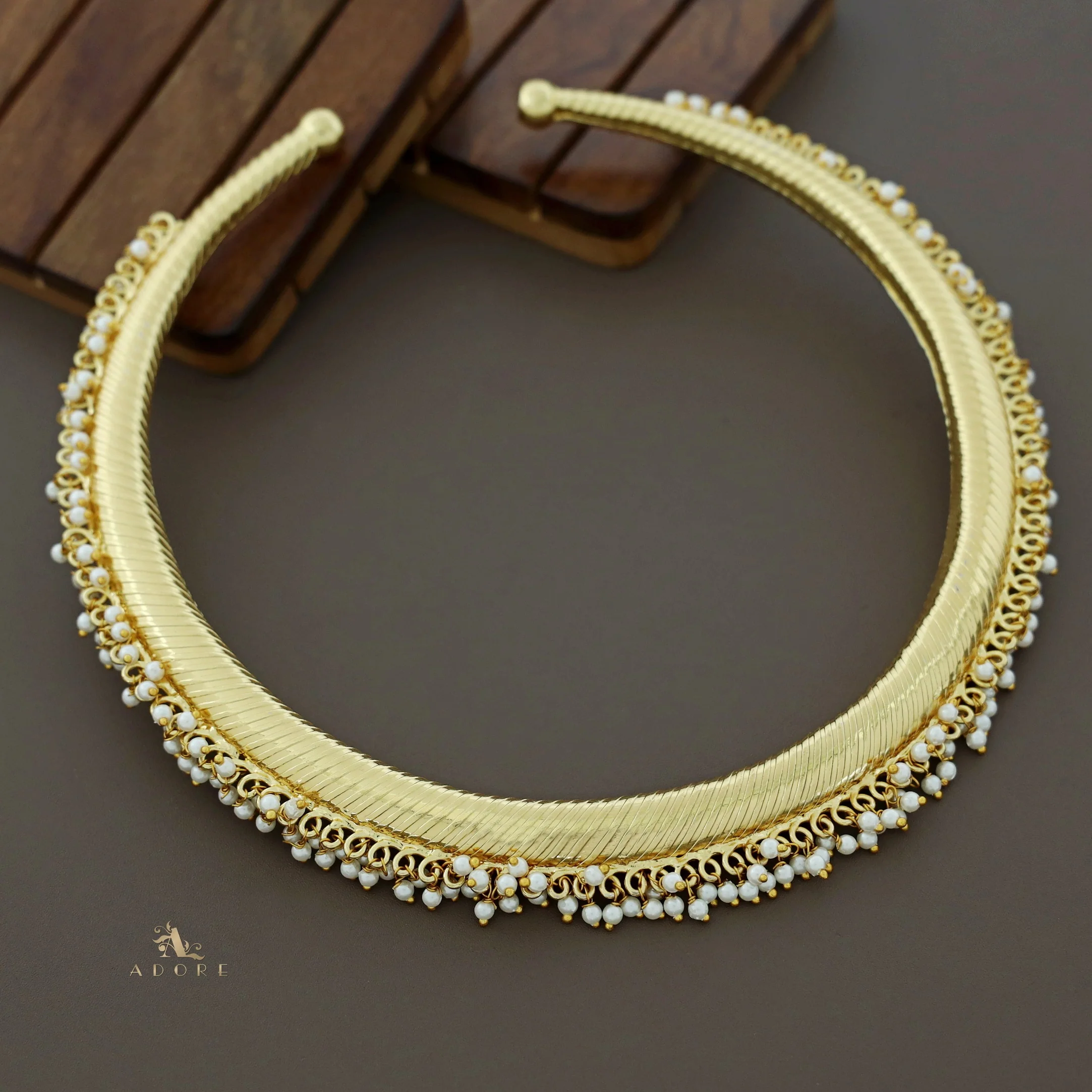 Bhavya Golden Textured Pearl Neck Cuff - Image 5