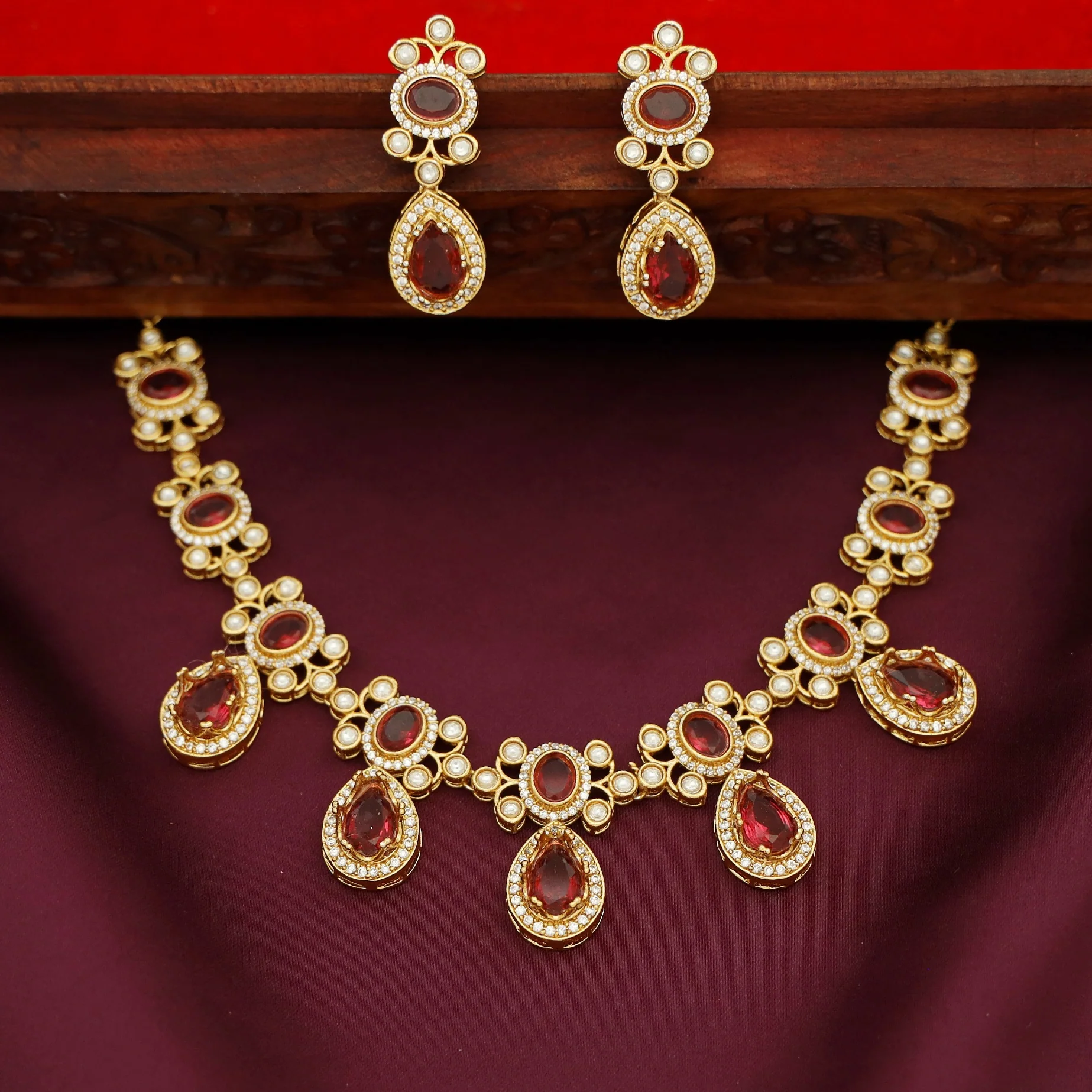 Bheeshma Rain Drop Glossy Stone Kundan Short Neckpiece With Earring - Image 2