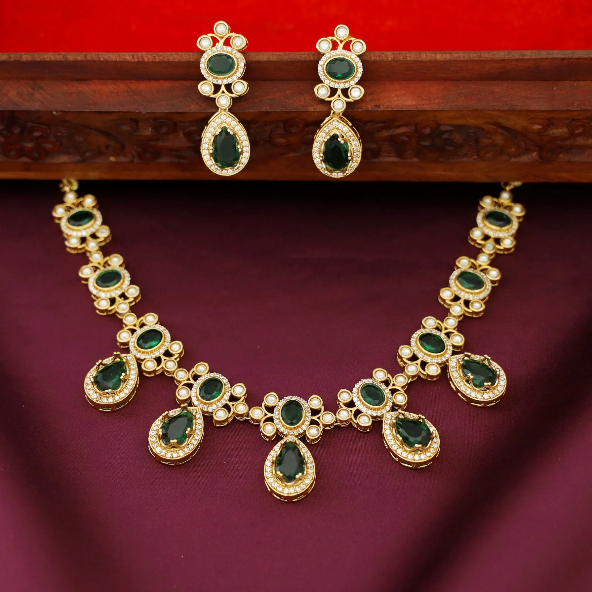 Bheeshma Rain Drop Glossy Stone Kundan Short Neckpiece With Earring - Image 3