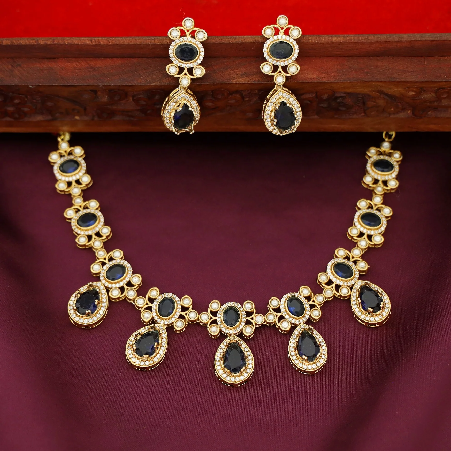 Bheeshma Rain Drop Glossy Stone Kundan Short Neckpiece With Earring - Image 4