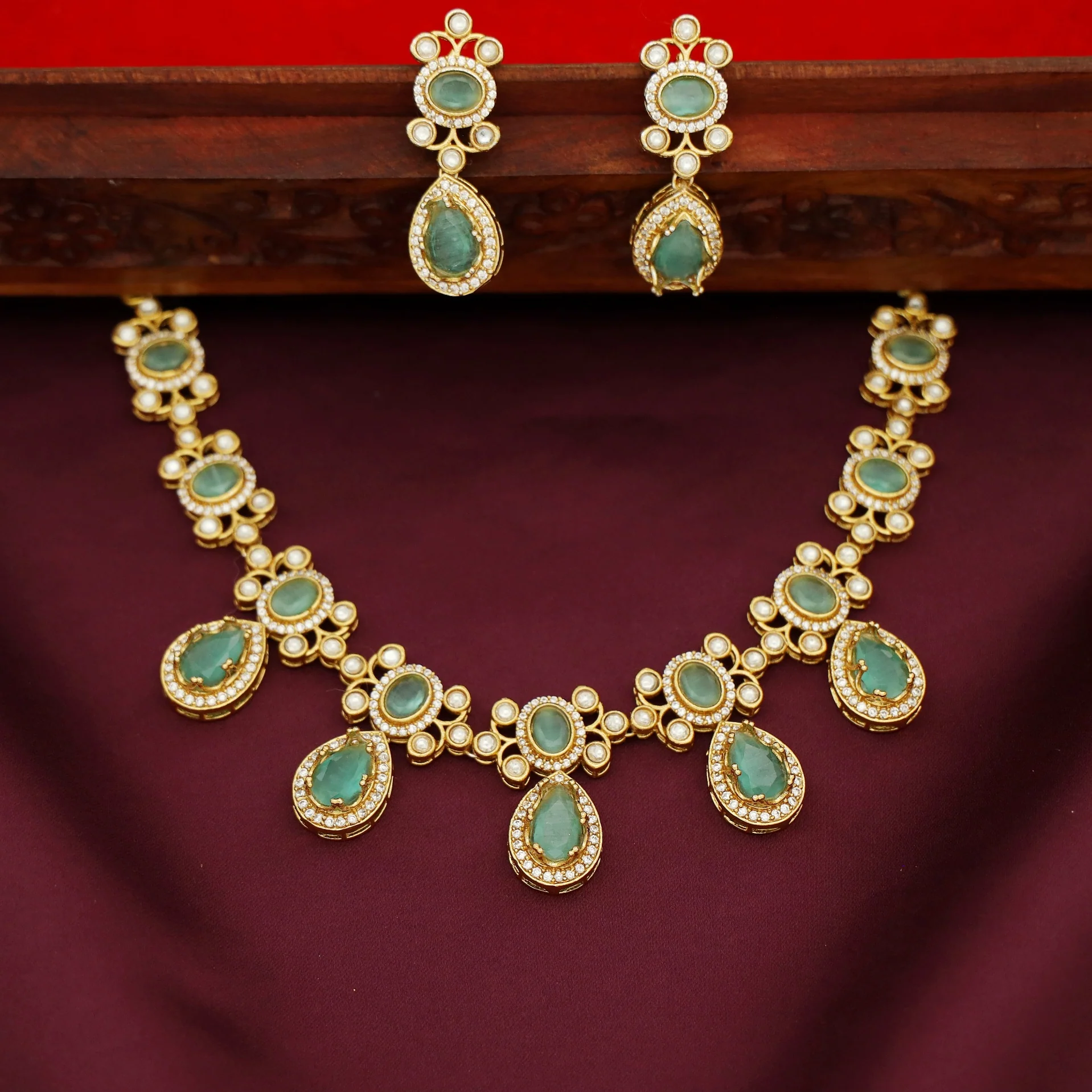 Bheeshma Rain Drop Glossy Stone Kundan Short Neckpiece With Earring - Image 5